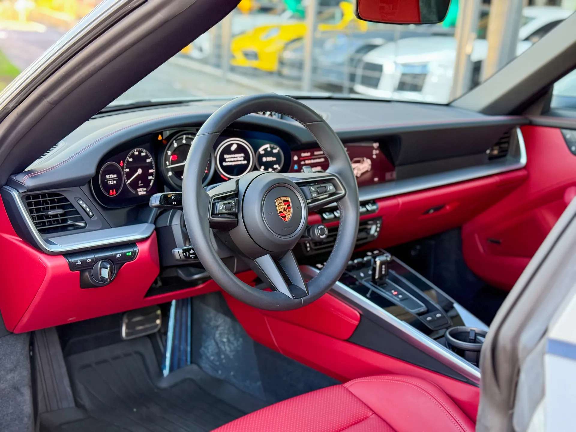 Car image 19