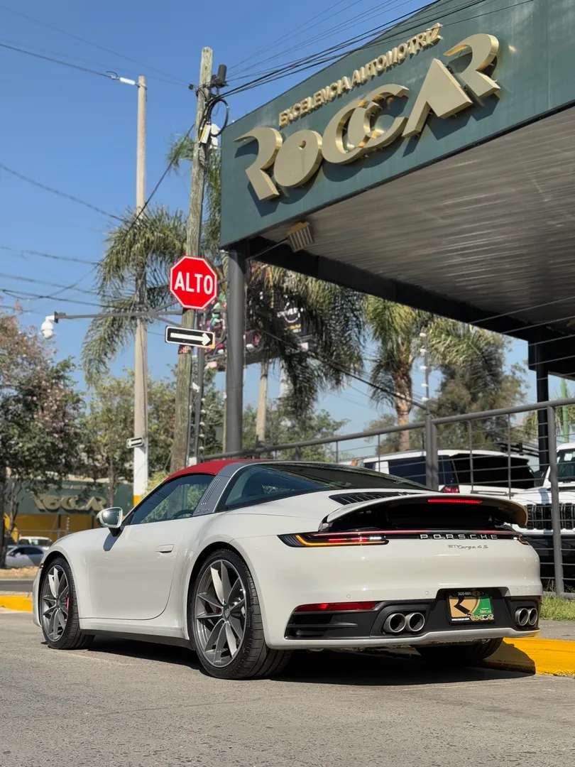 Car image 24