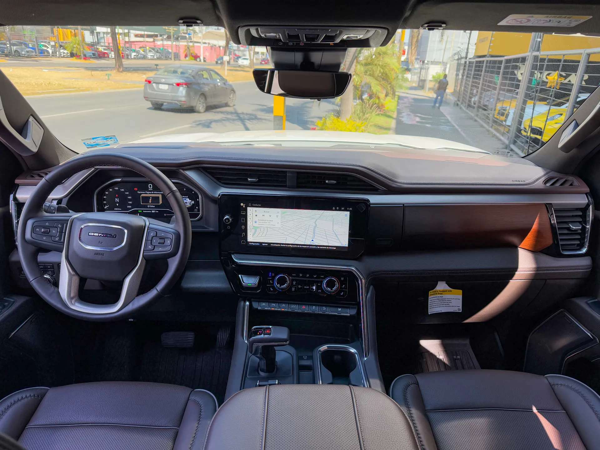 Car image 14