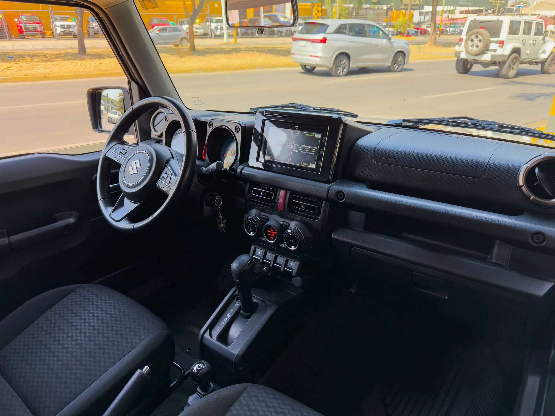 Car image 11