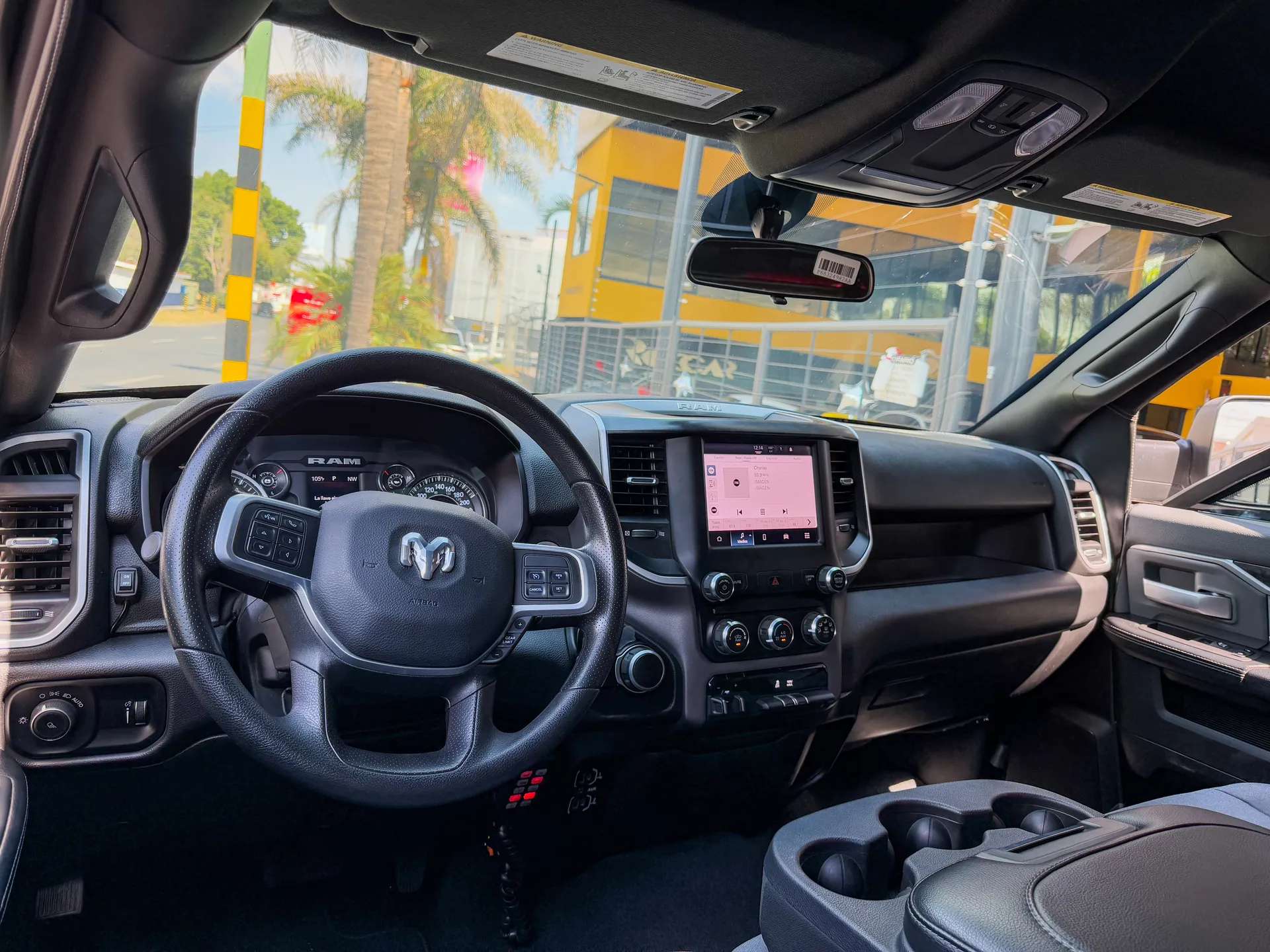 Car image 9
