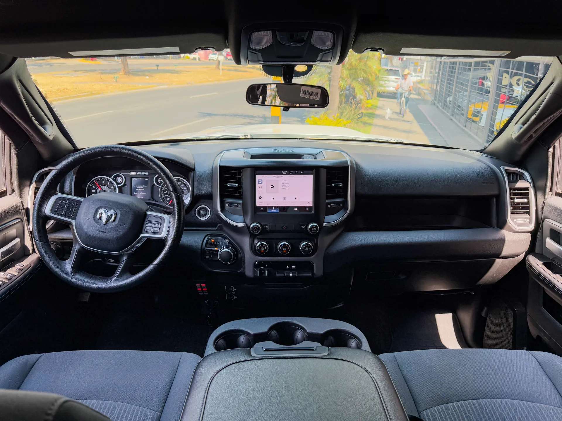 Car image 10
