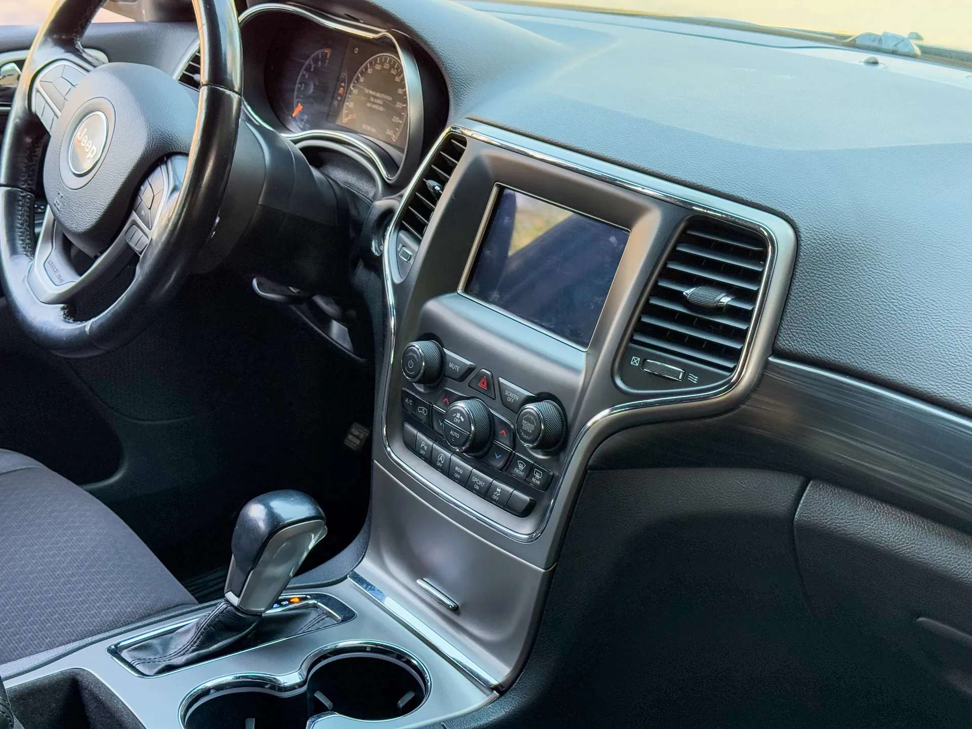 Car image 13