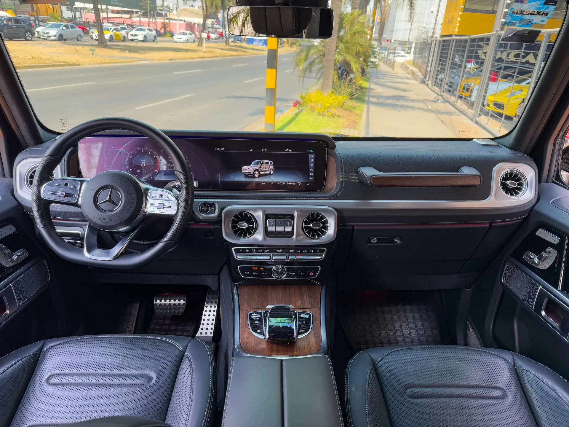Car image 10