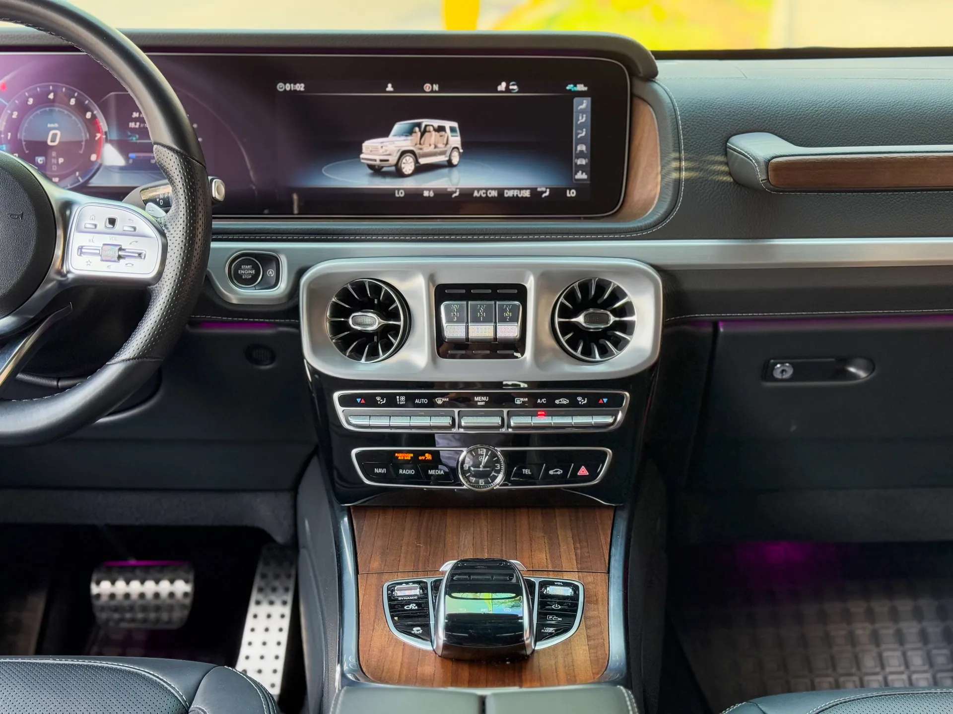 Car image 11