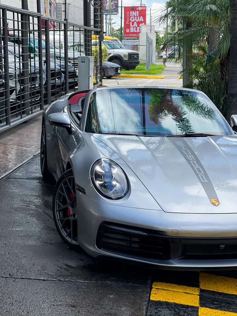 Car image 11