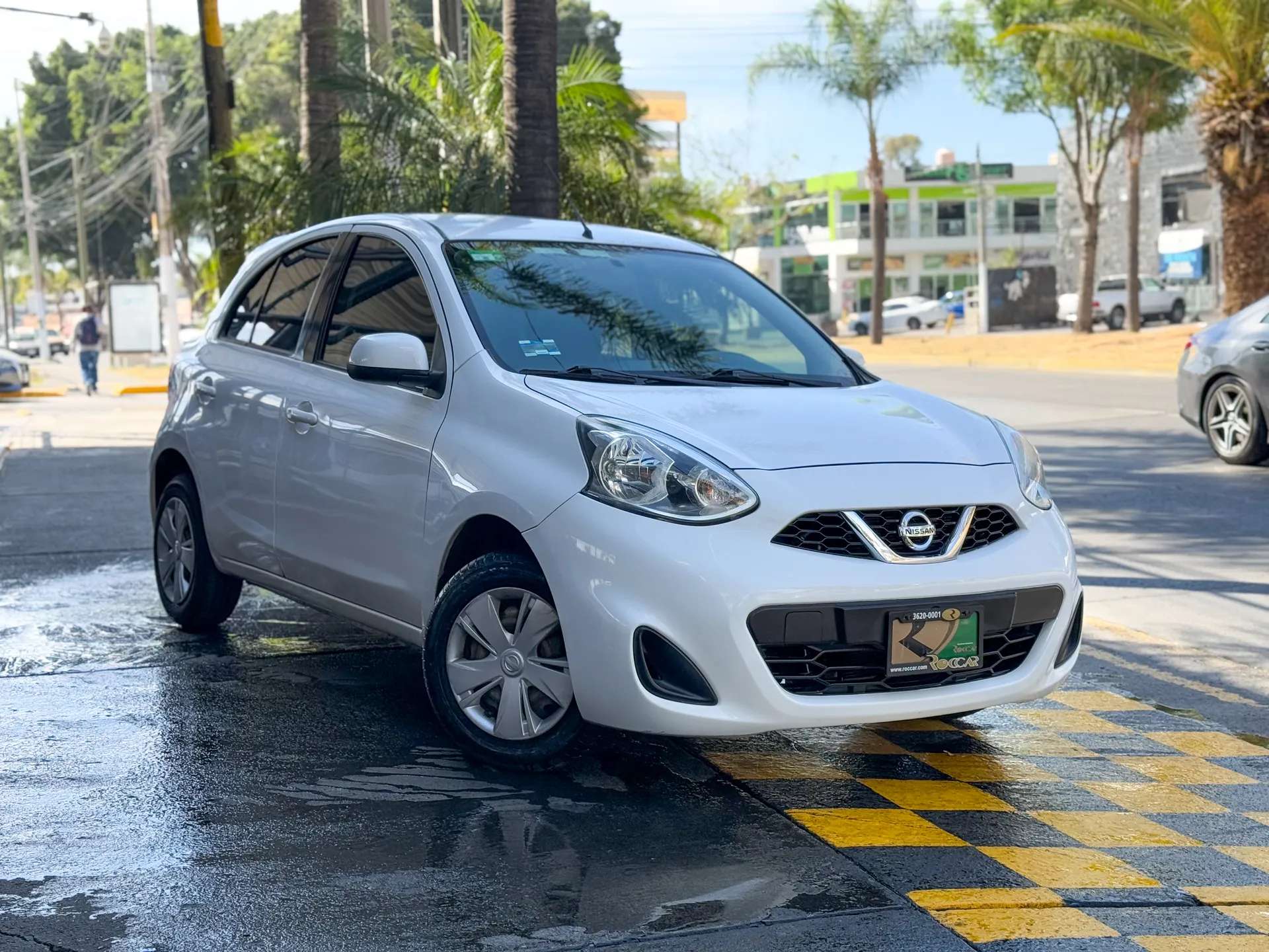 Car image 4