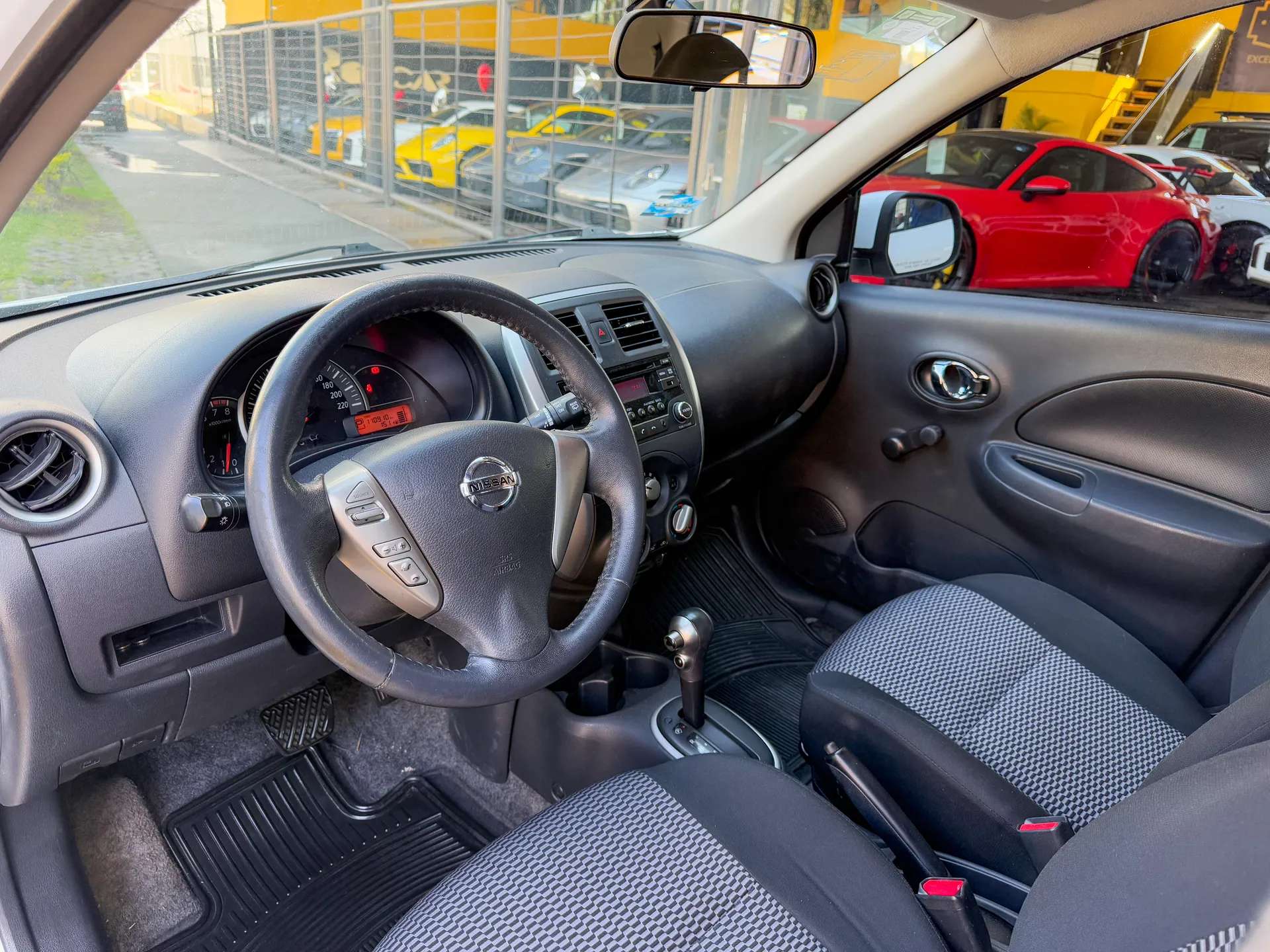 Car image 8