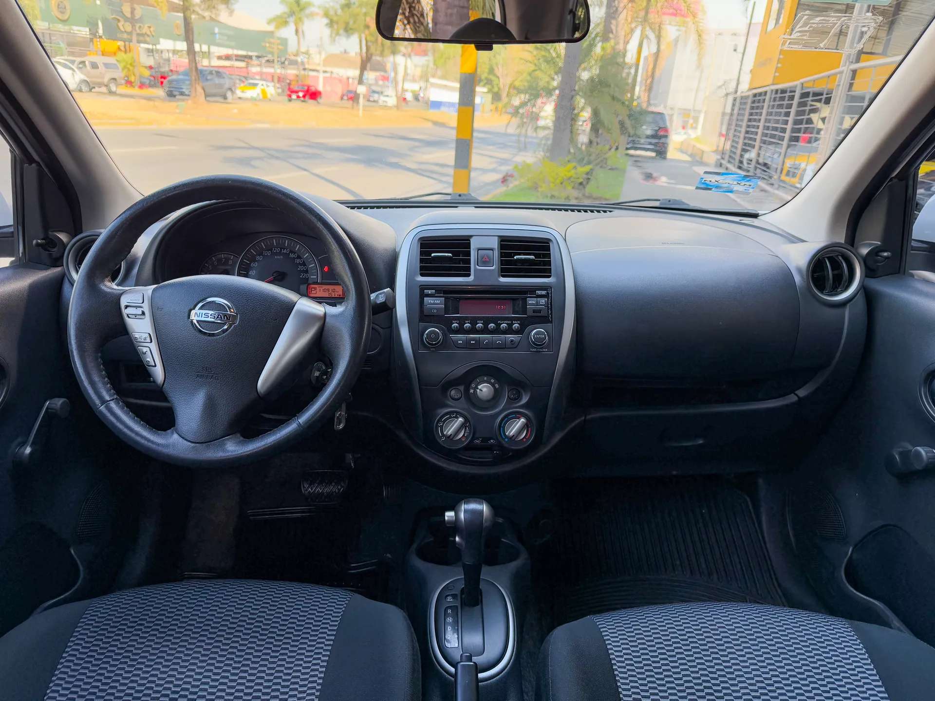 Car image 9