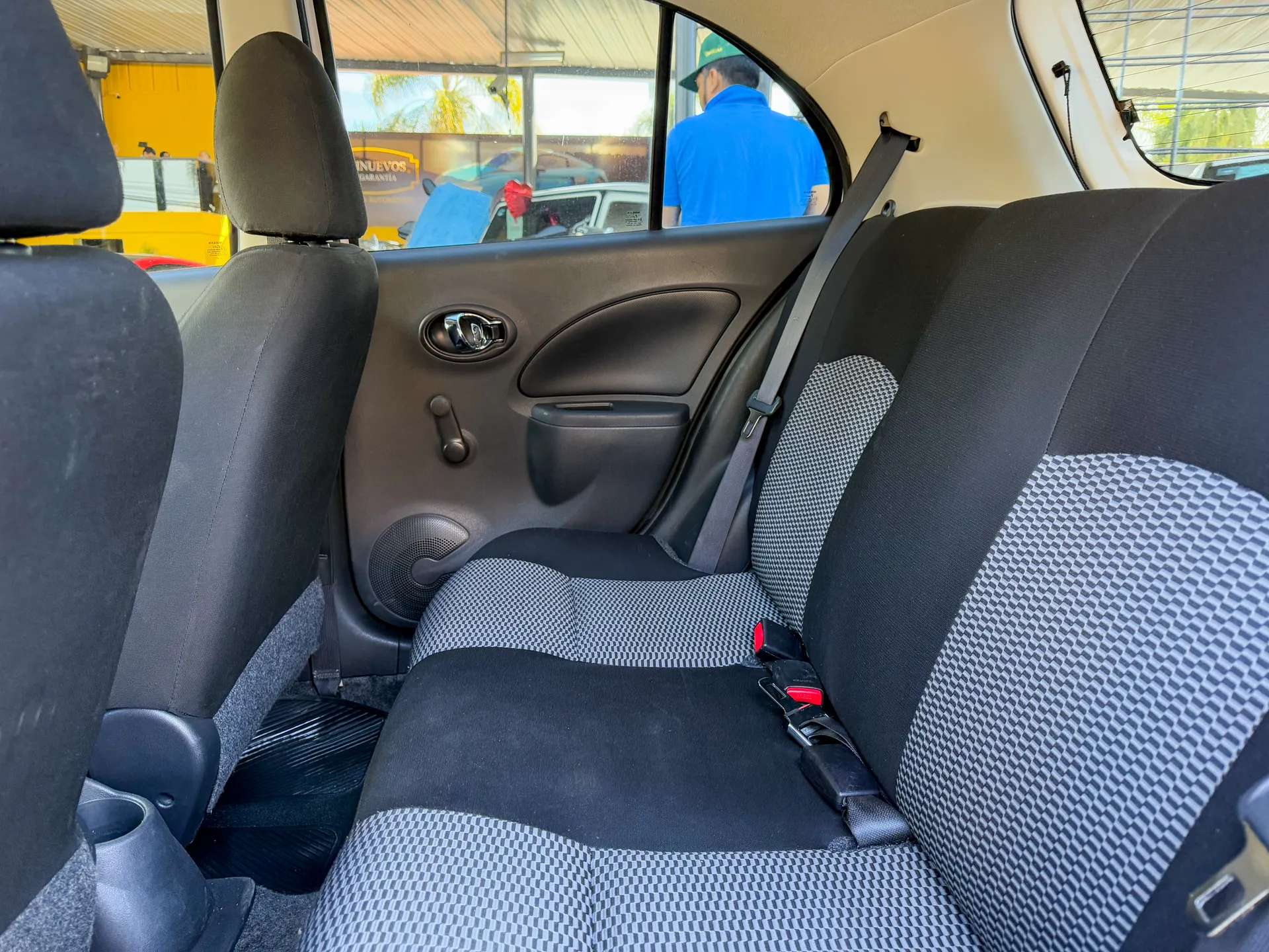 Car image 15