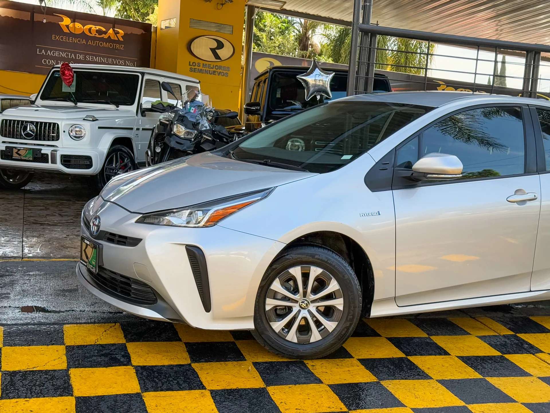 Car image 2