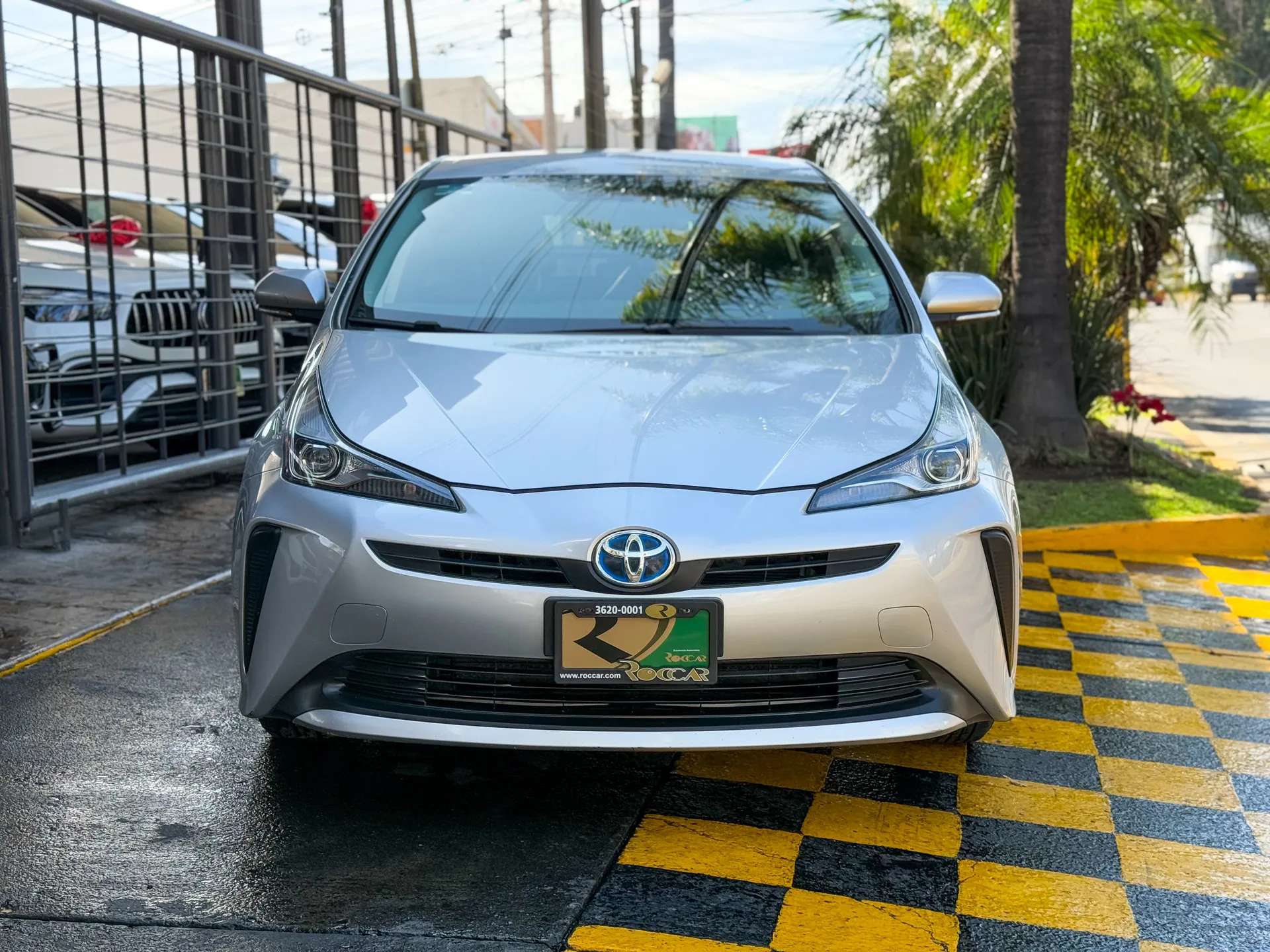 Car image 3