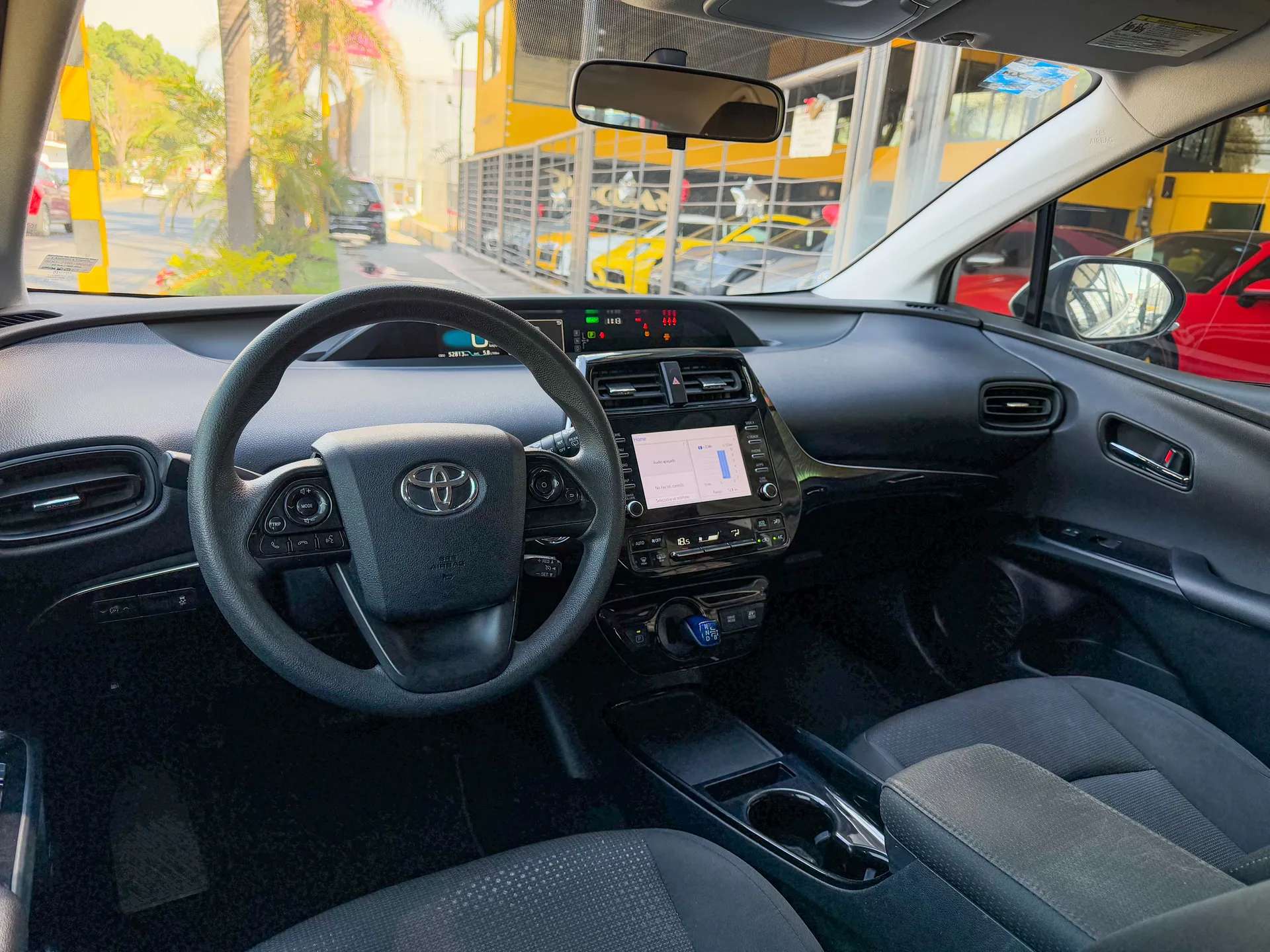 Car image 9