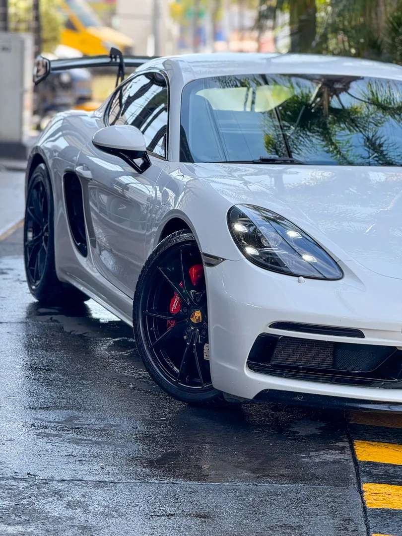Car image 5