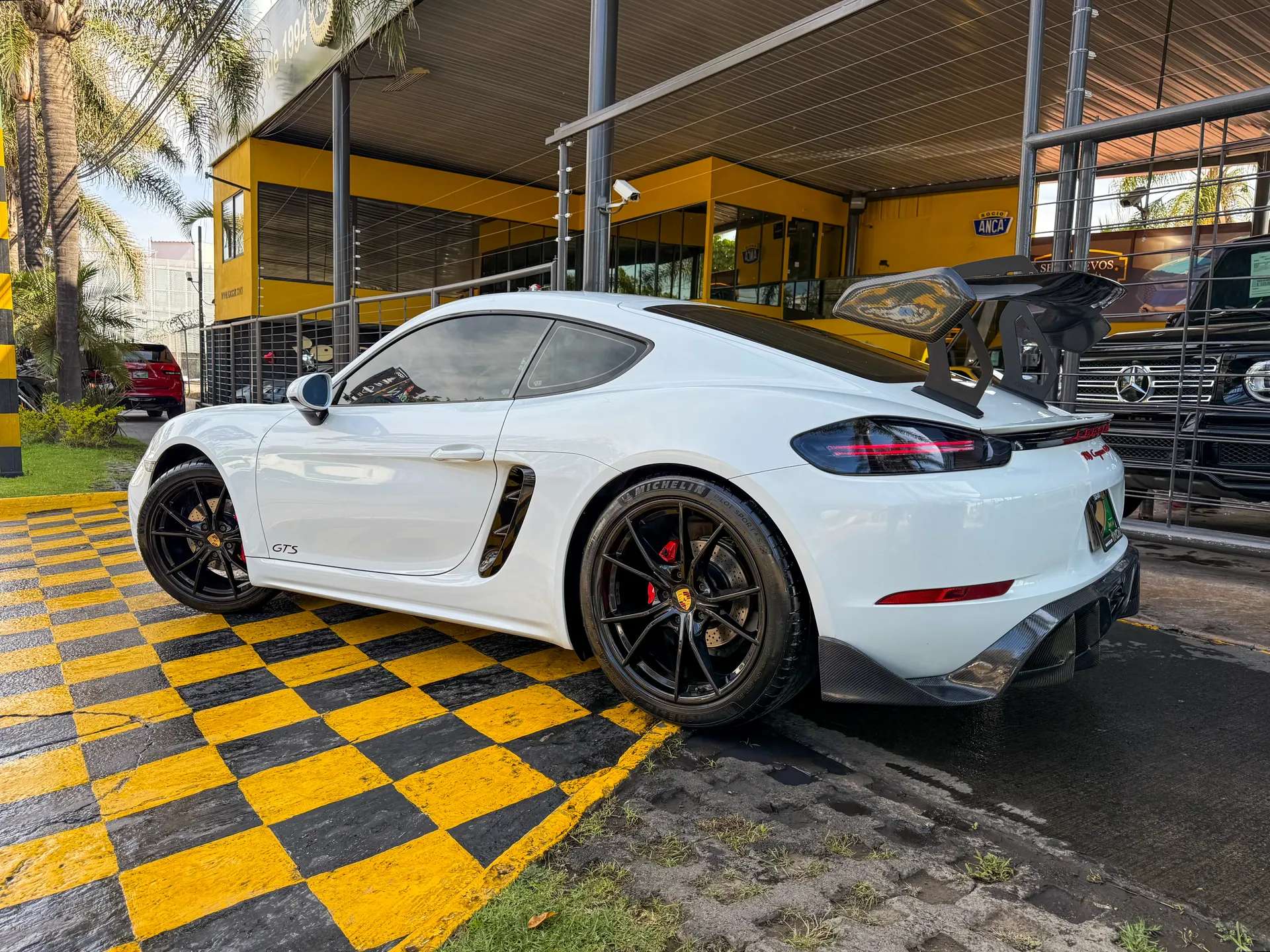 Car image 9