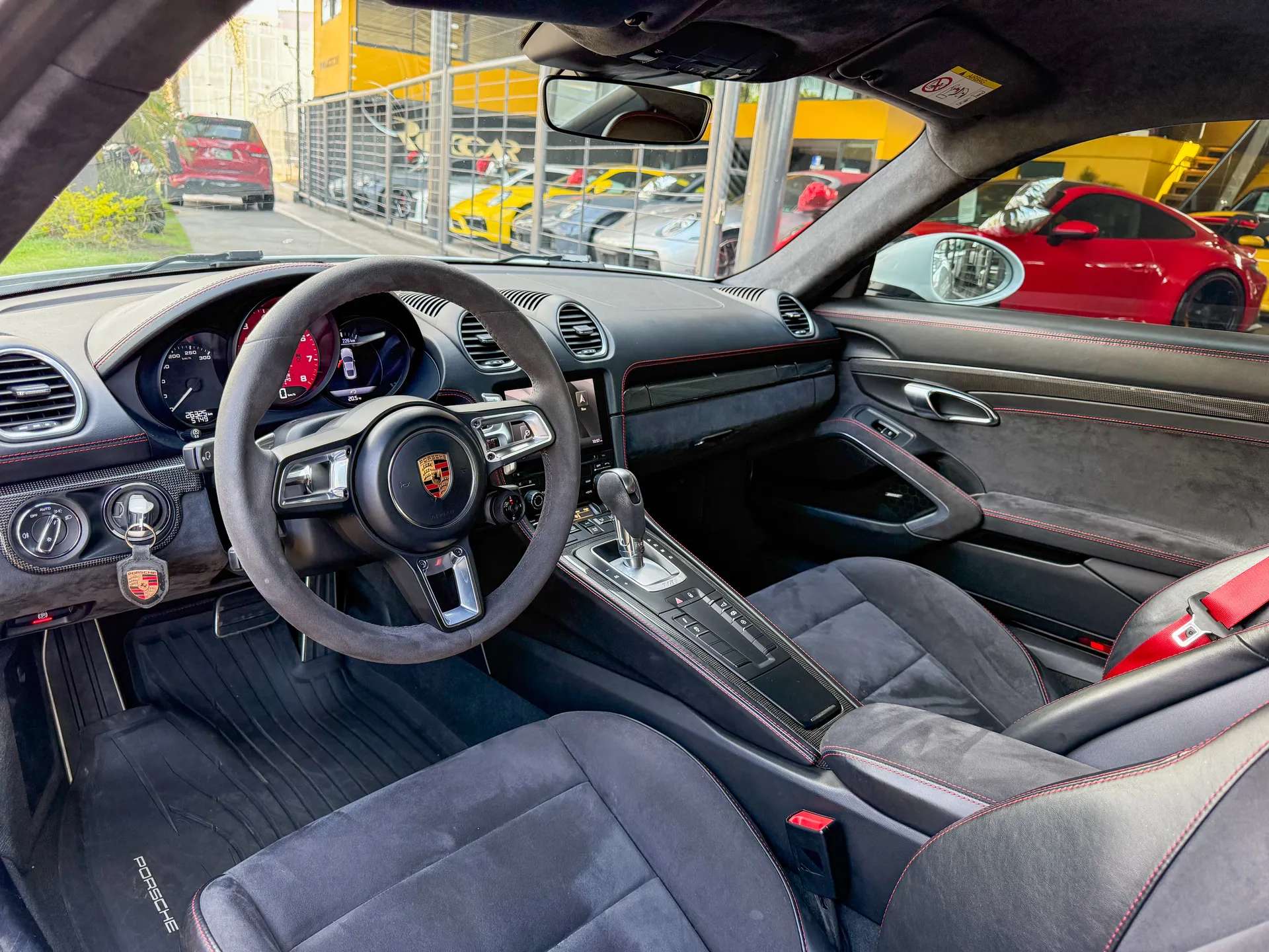 Car image 16