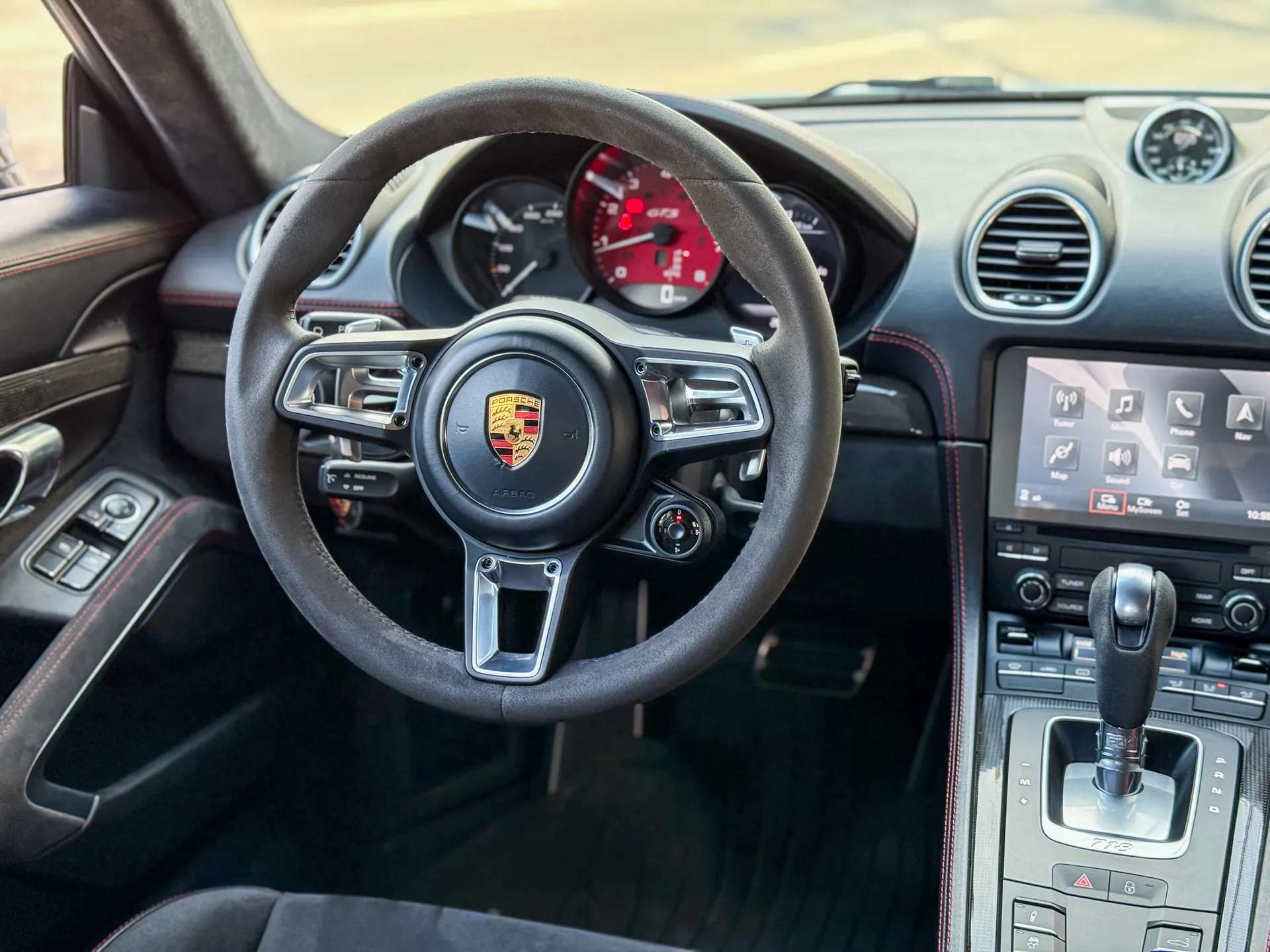 Car image 18