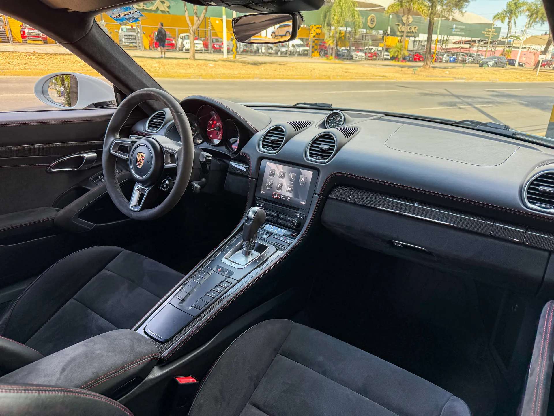 Car image 19