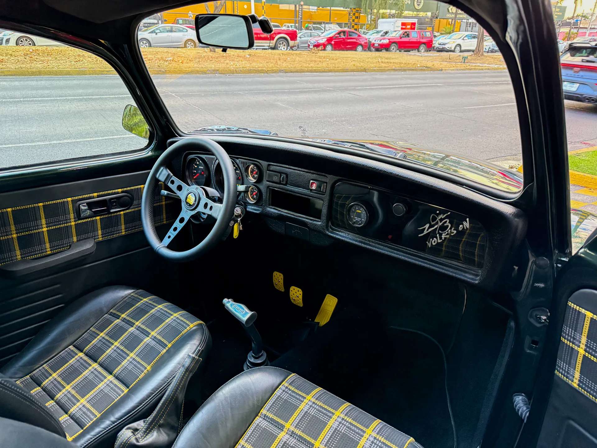 Car image 12