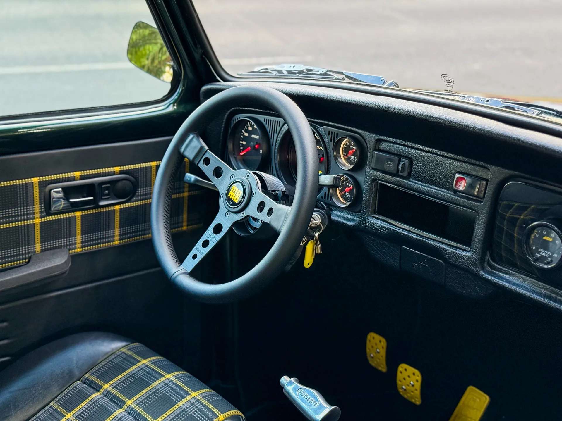 Car image 13
