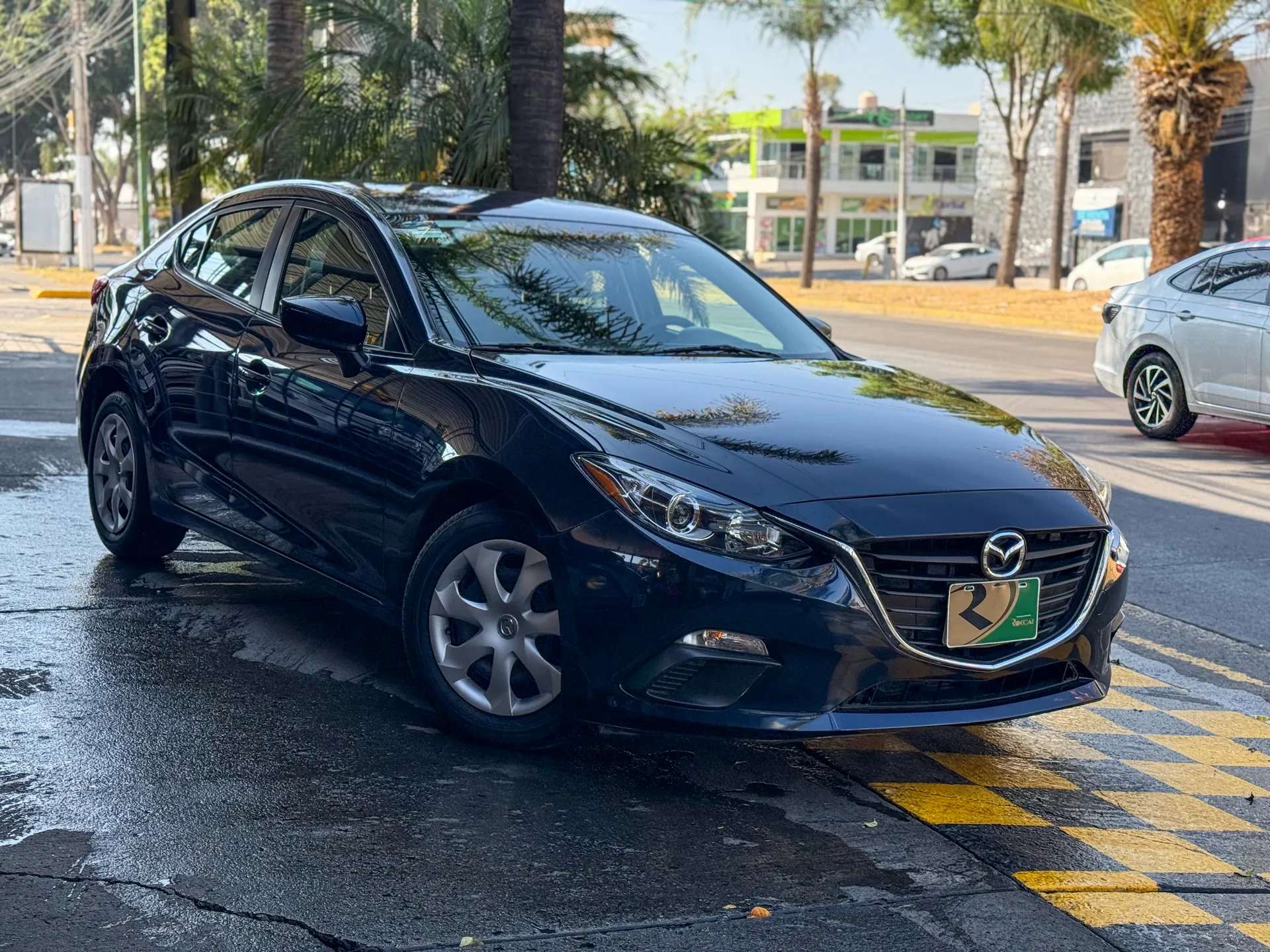 Car image 4