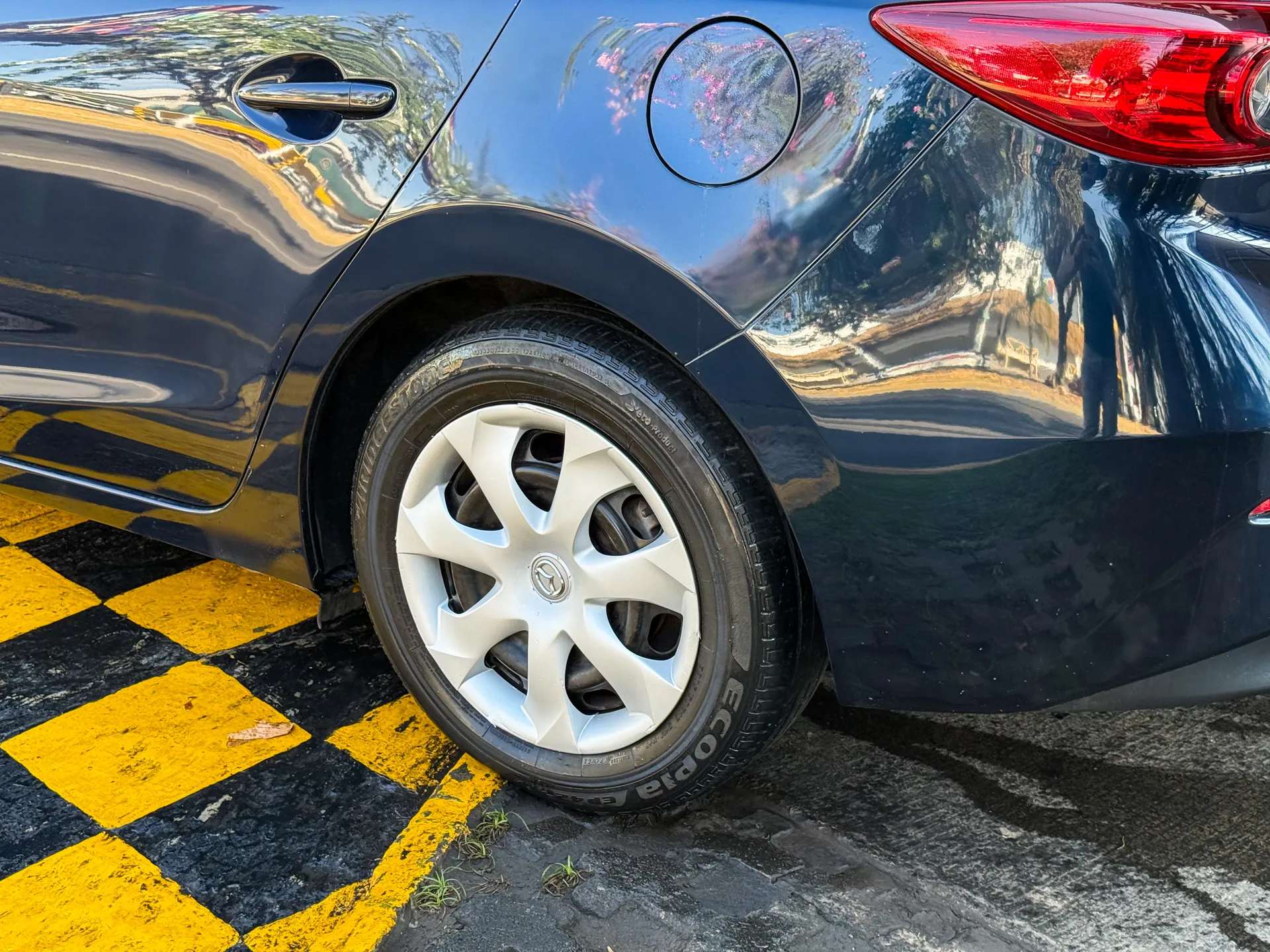 Car image 7