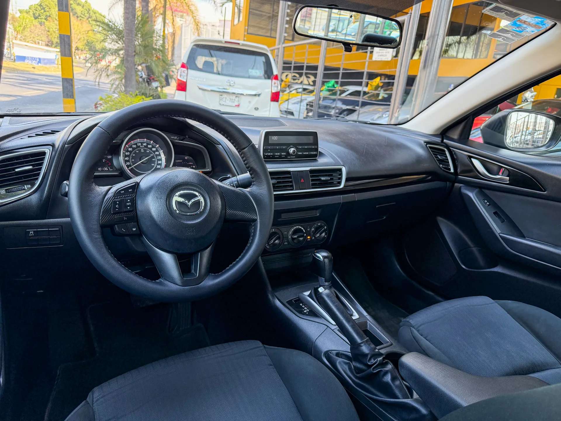 Car image 9