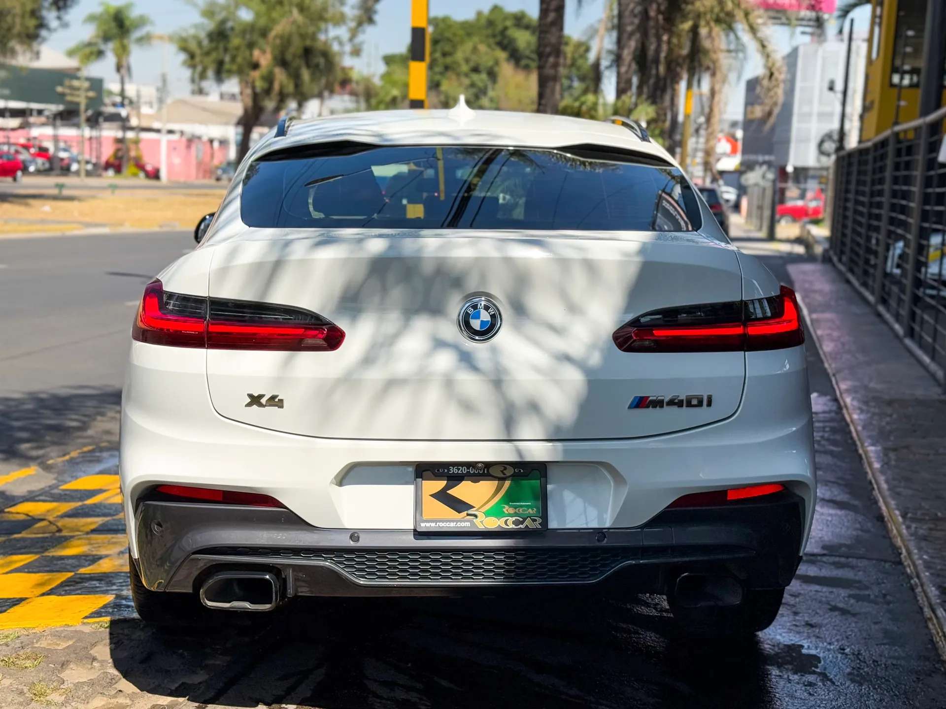 Car image 9