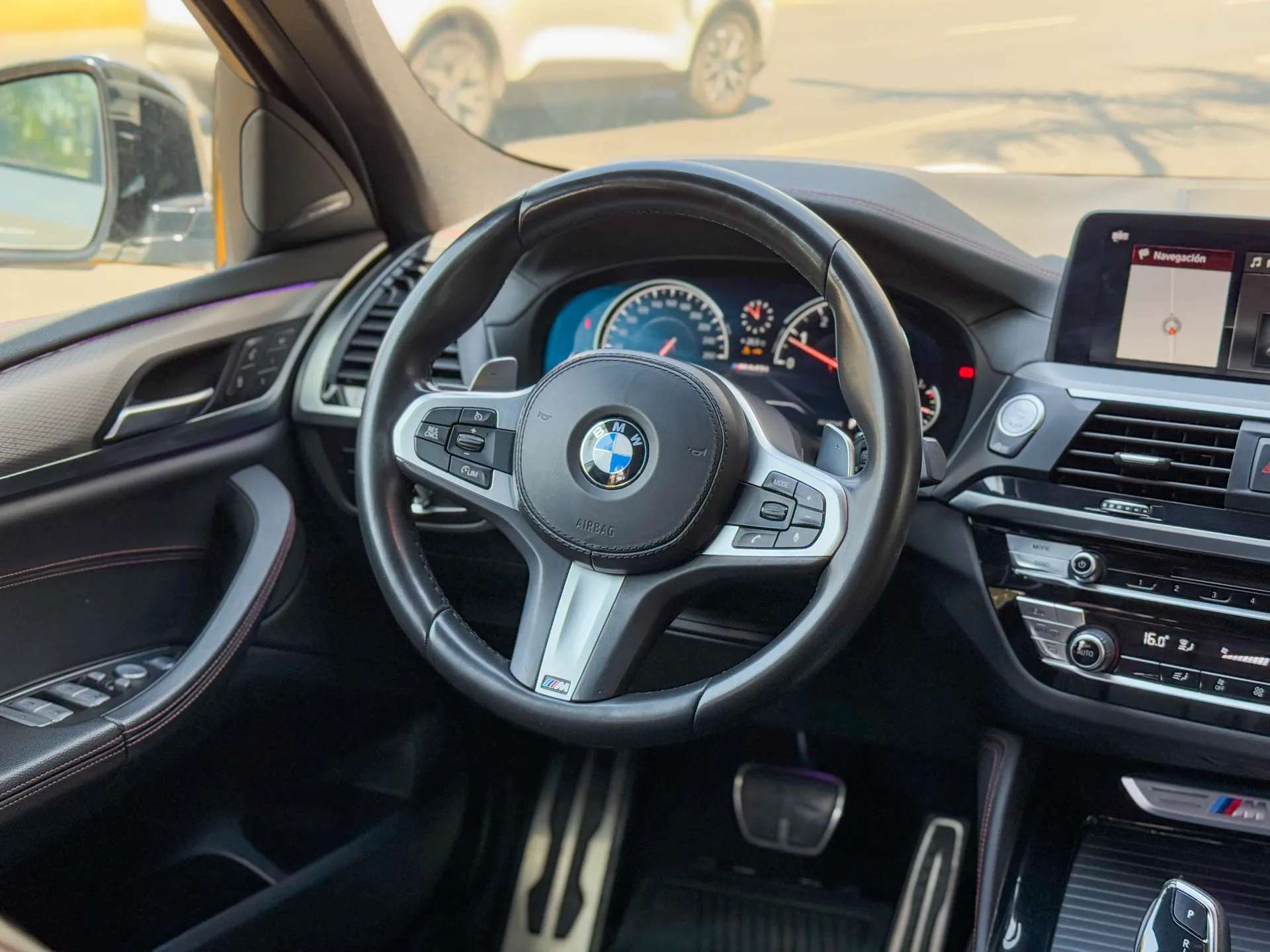 Car image 14