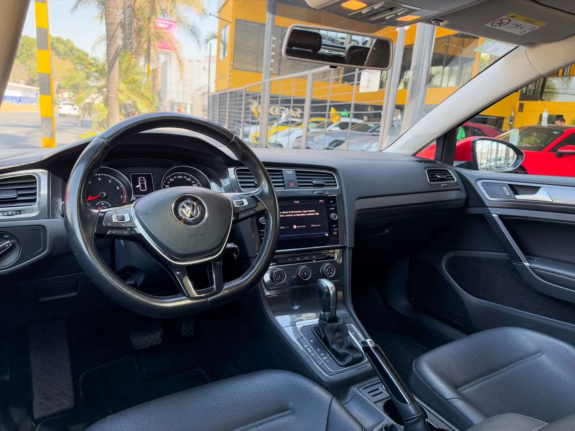 Car image 10