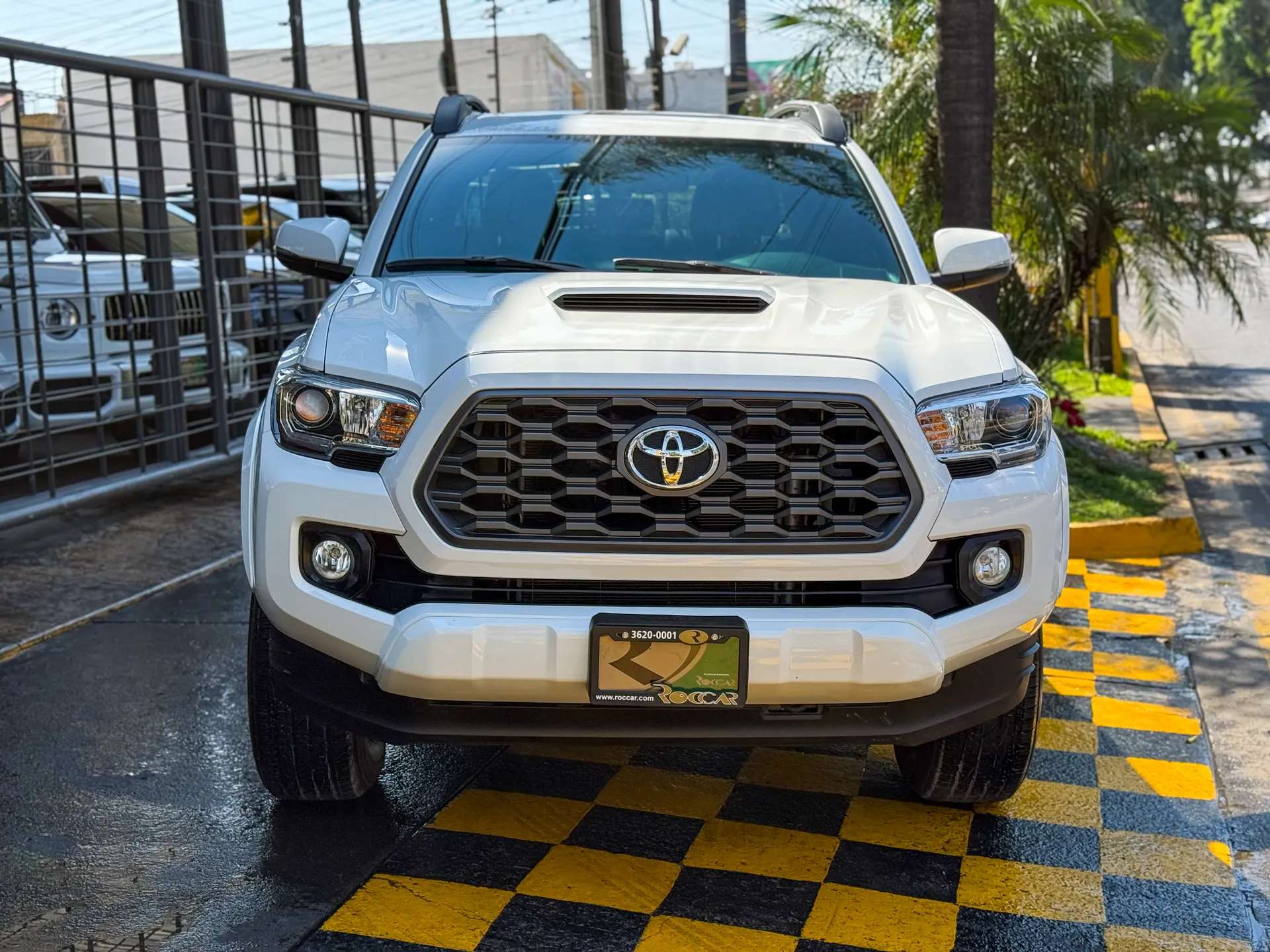 Car image 3
