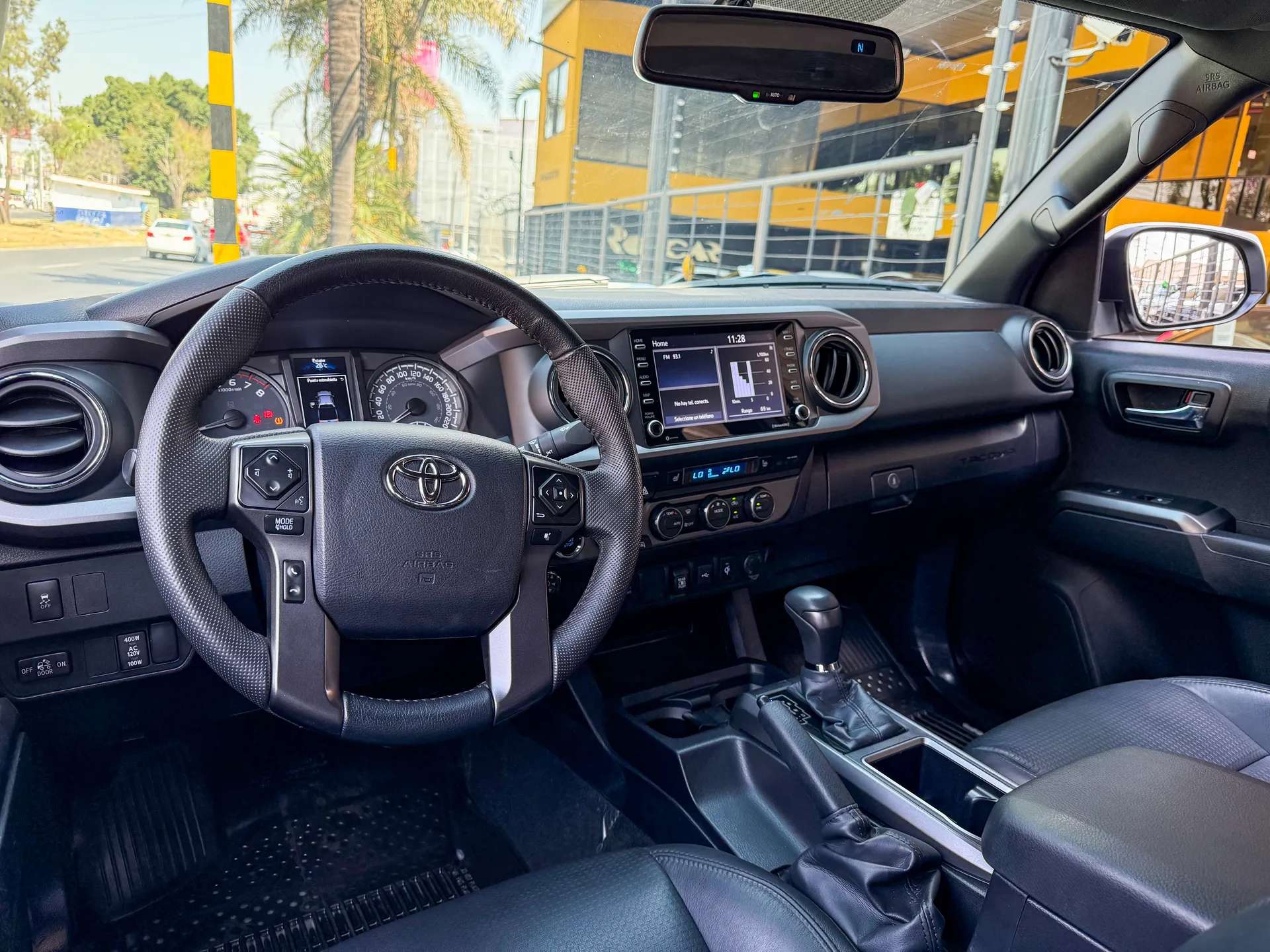 Car image 11