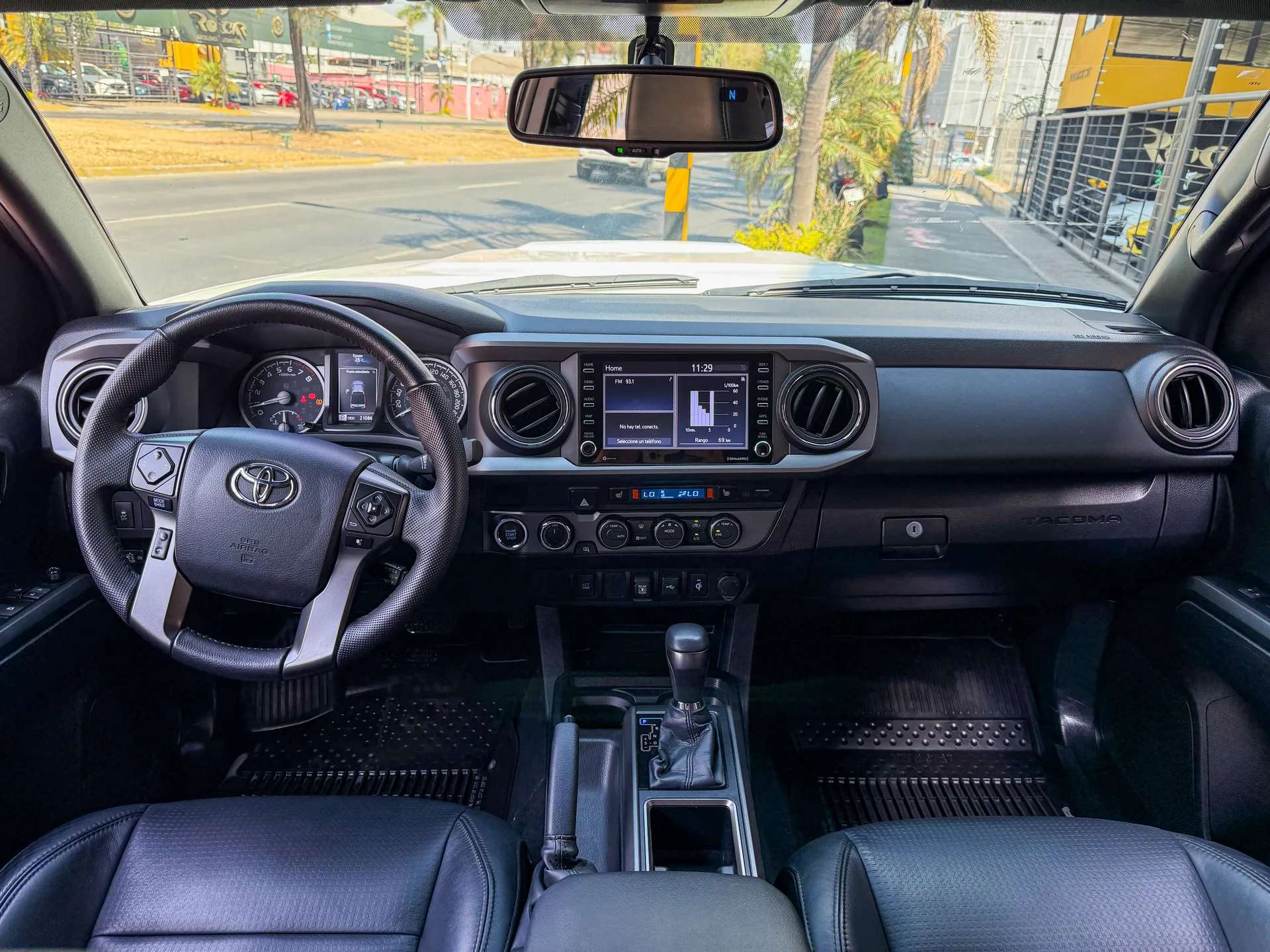 Car image 12