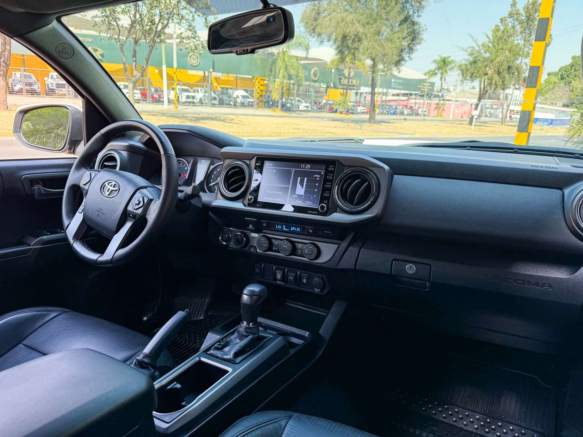 Car image 15