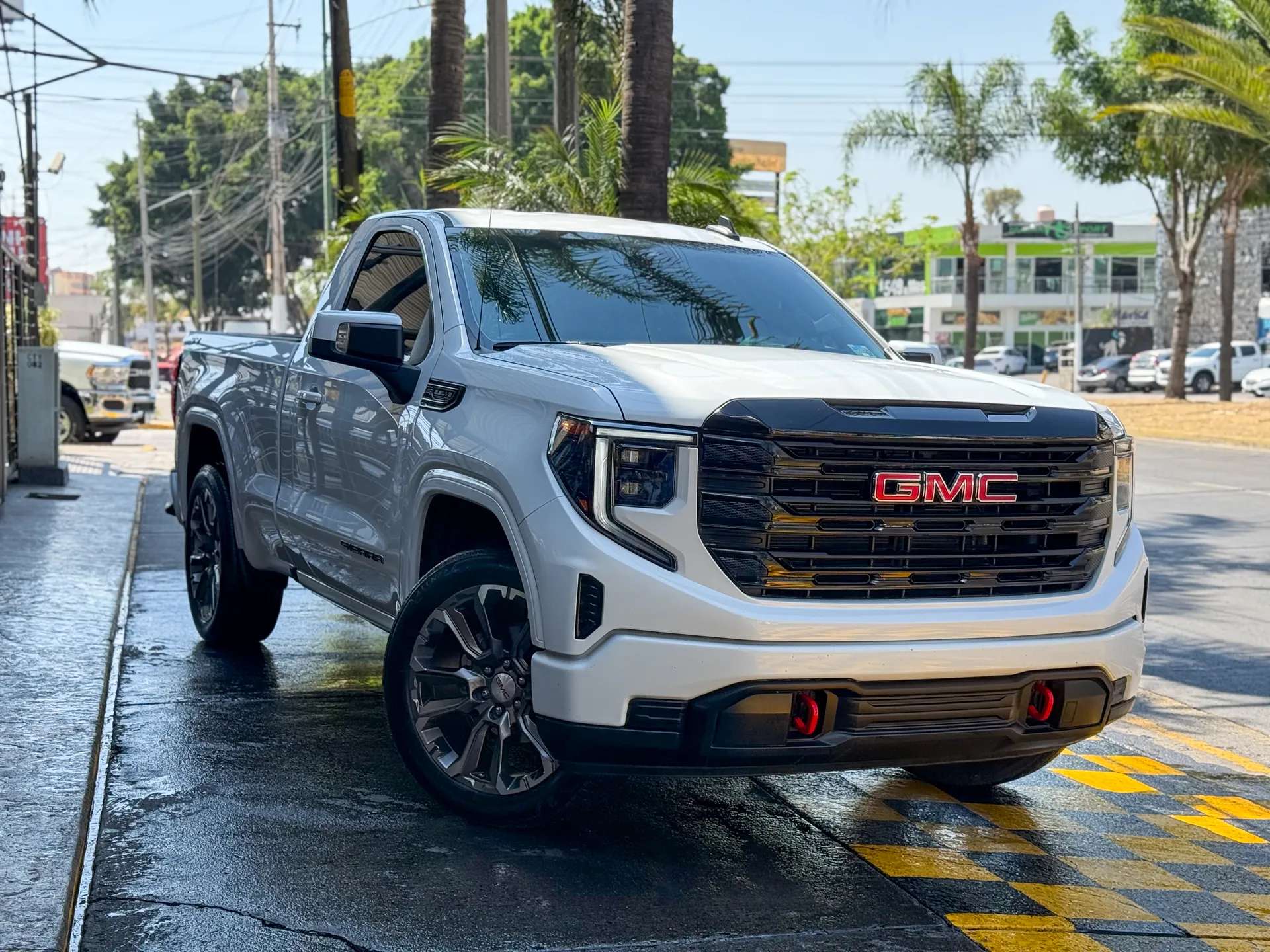 Car image 4