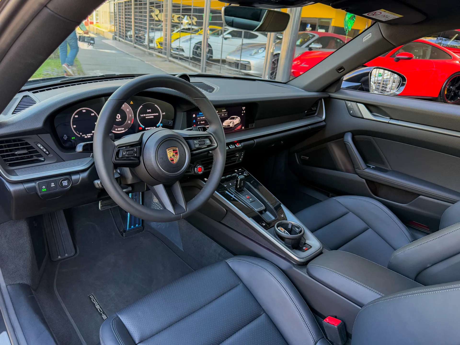 Car image 13