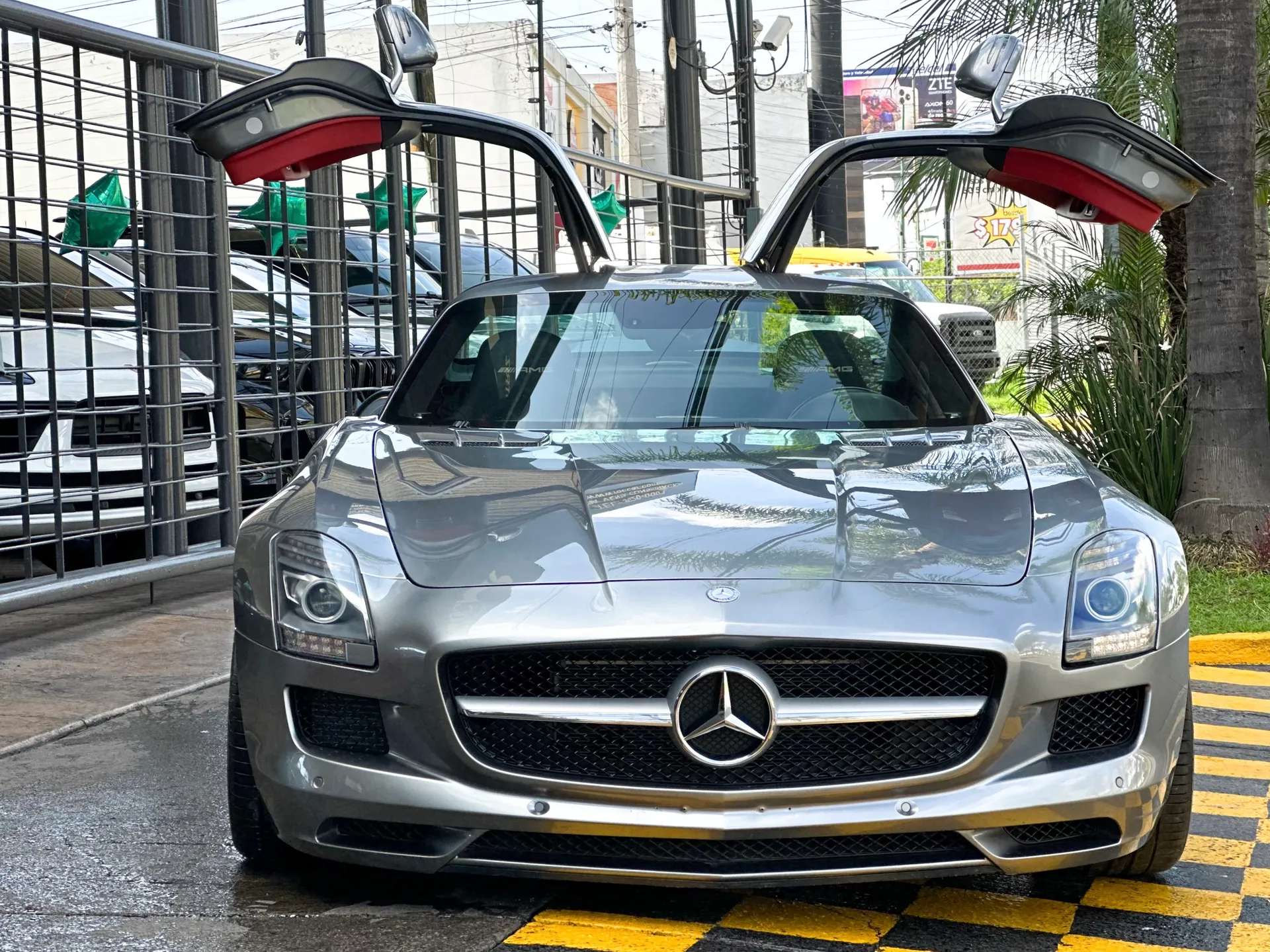 Car image 4