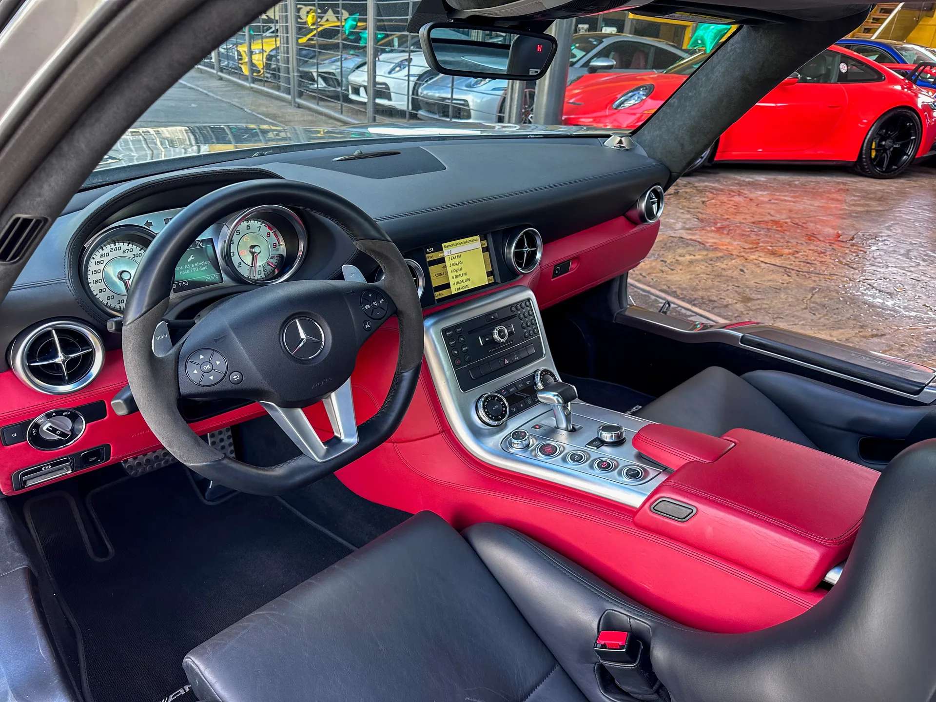 Car image 12