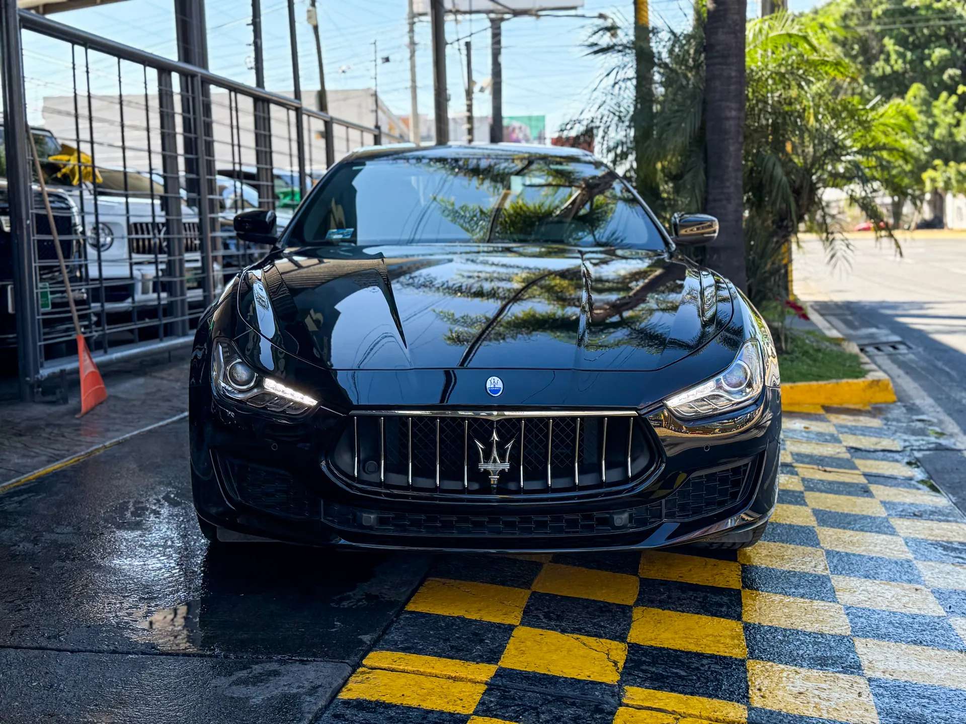 Car image 3