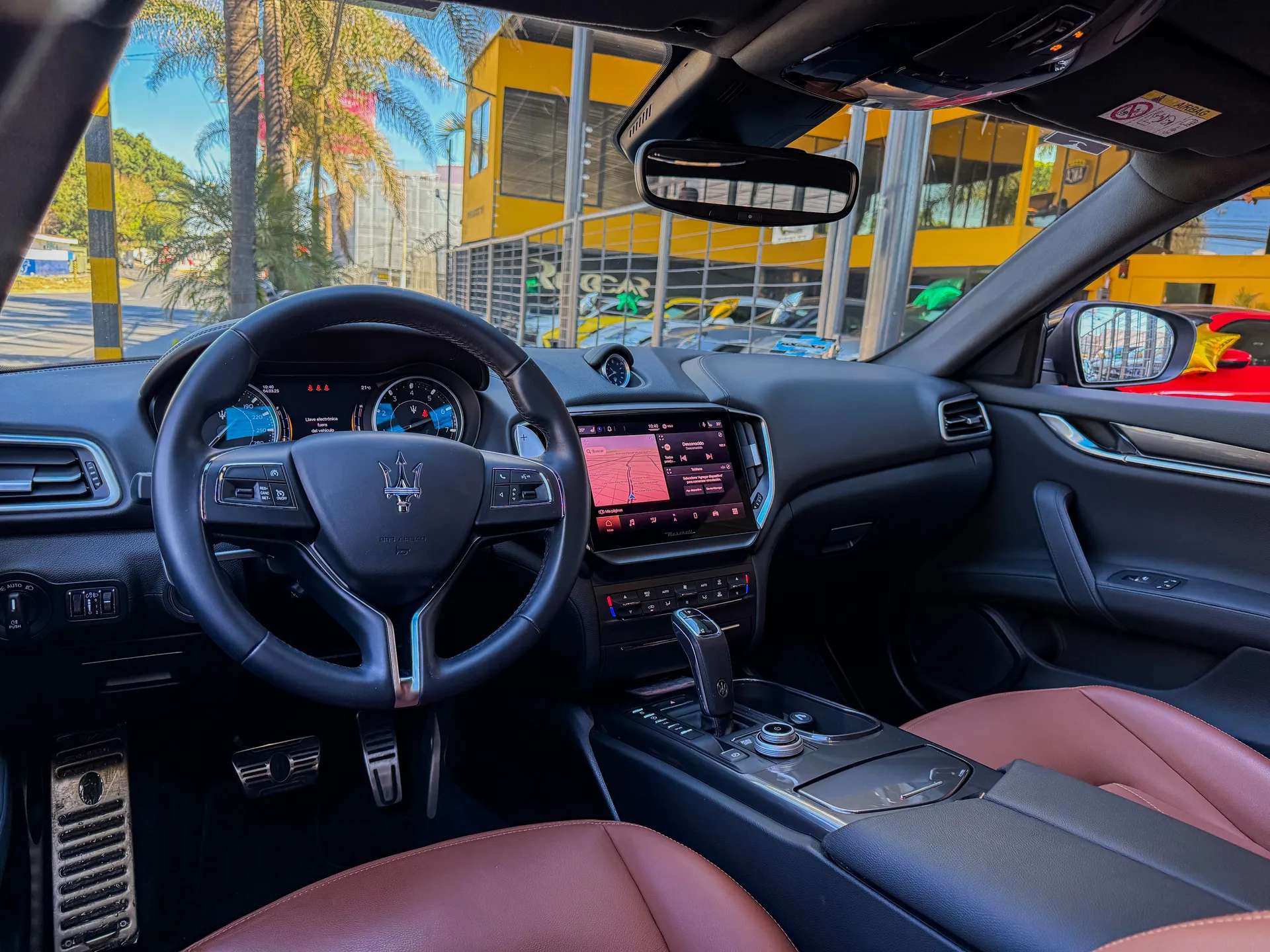 Car image 9