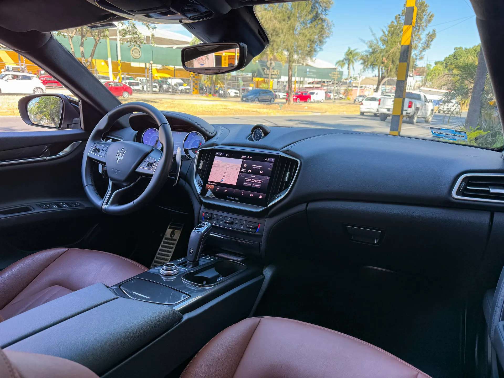 Car image 13
