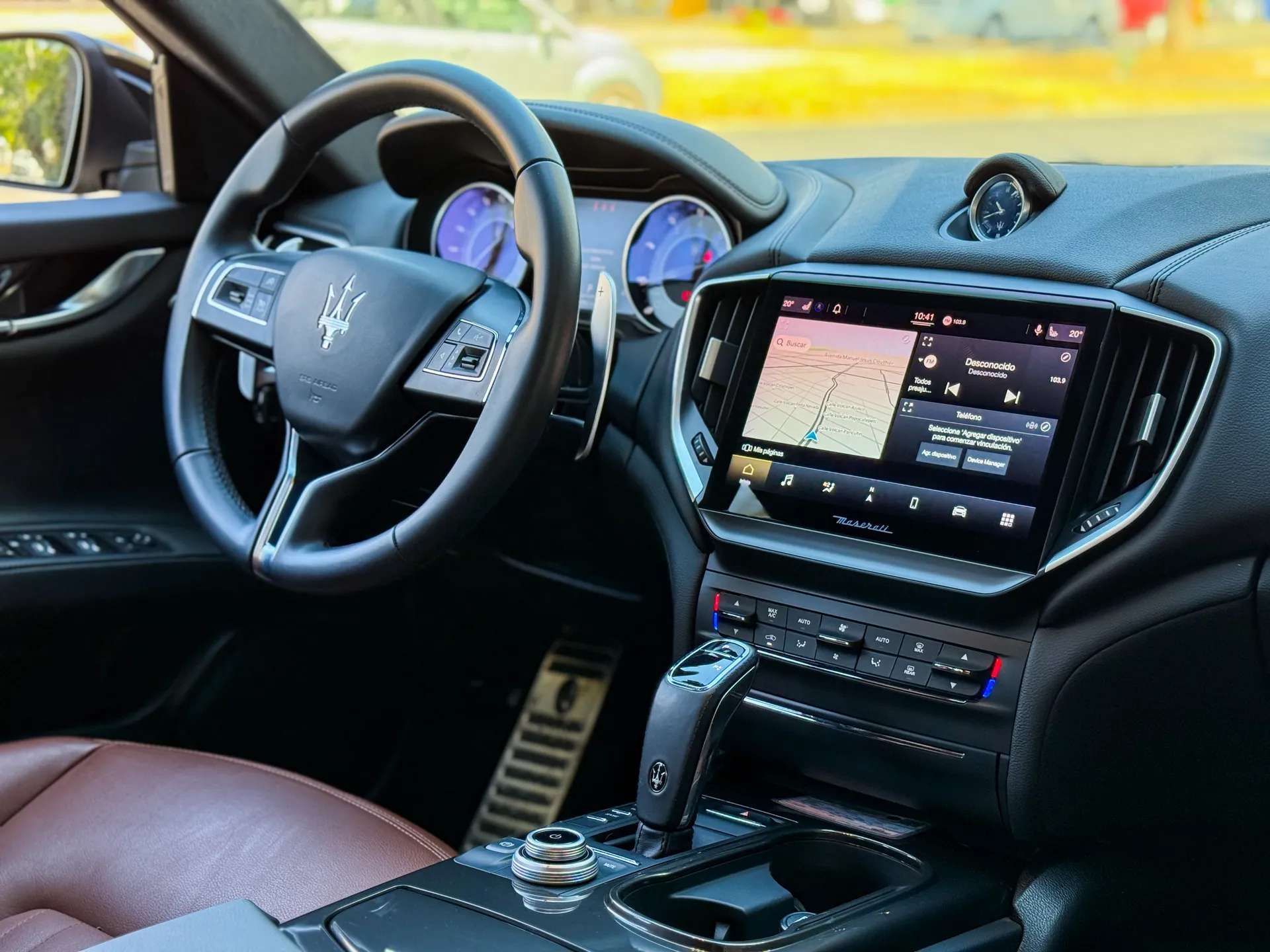Car image 14