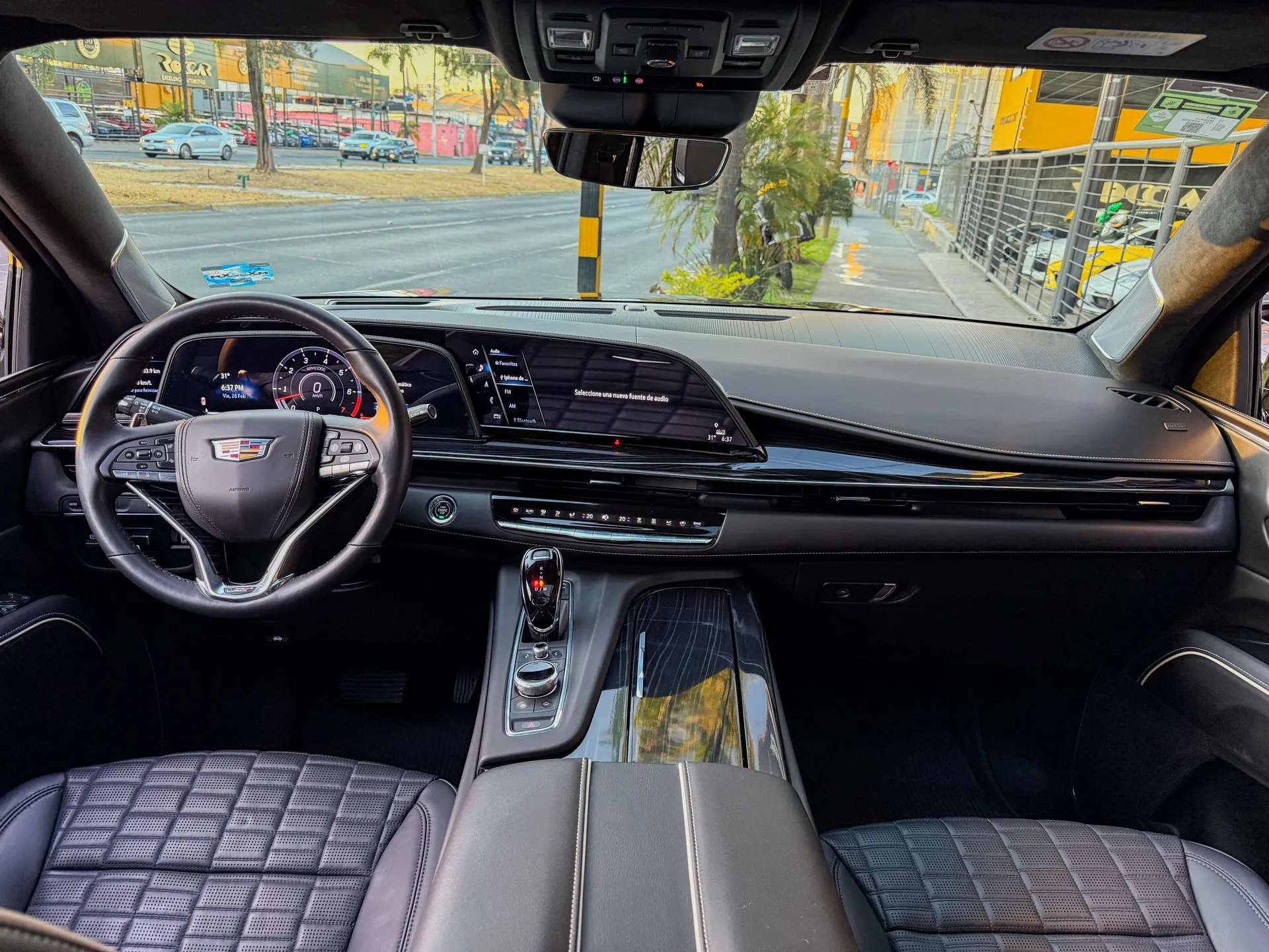 Car image 14