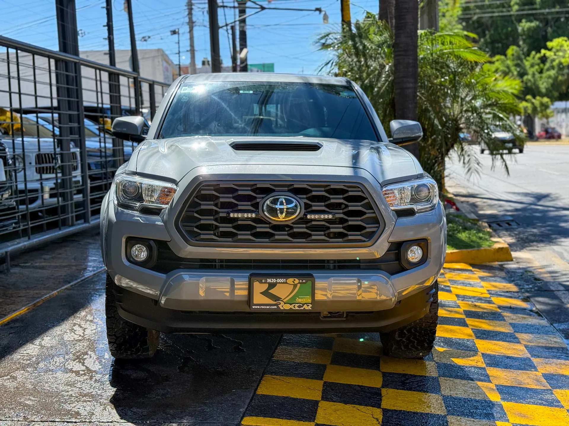 Car image 3