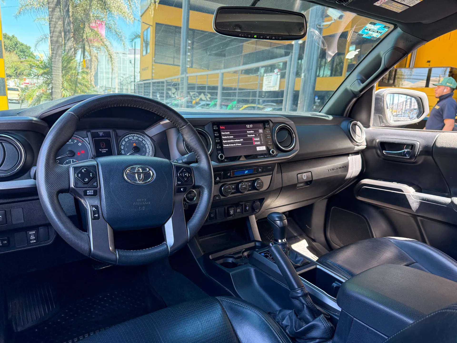 Car image 11