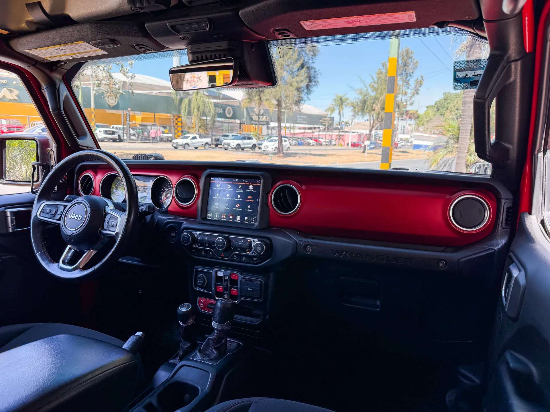 Car image 14