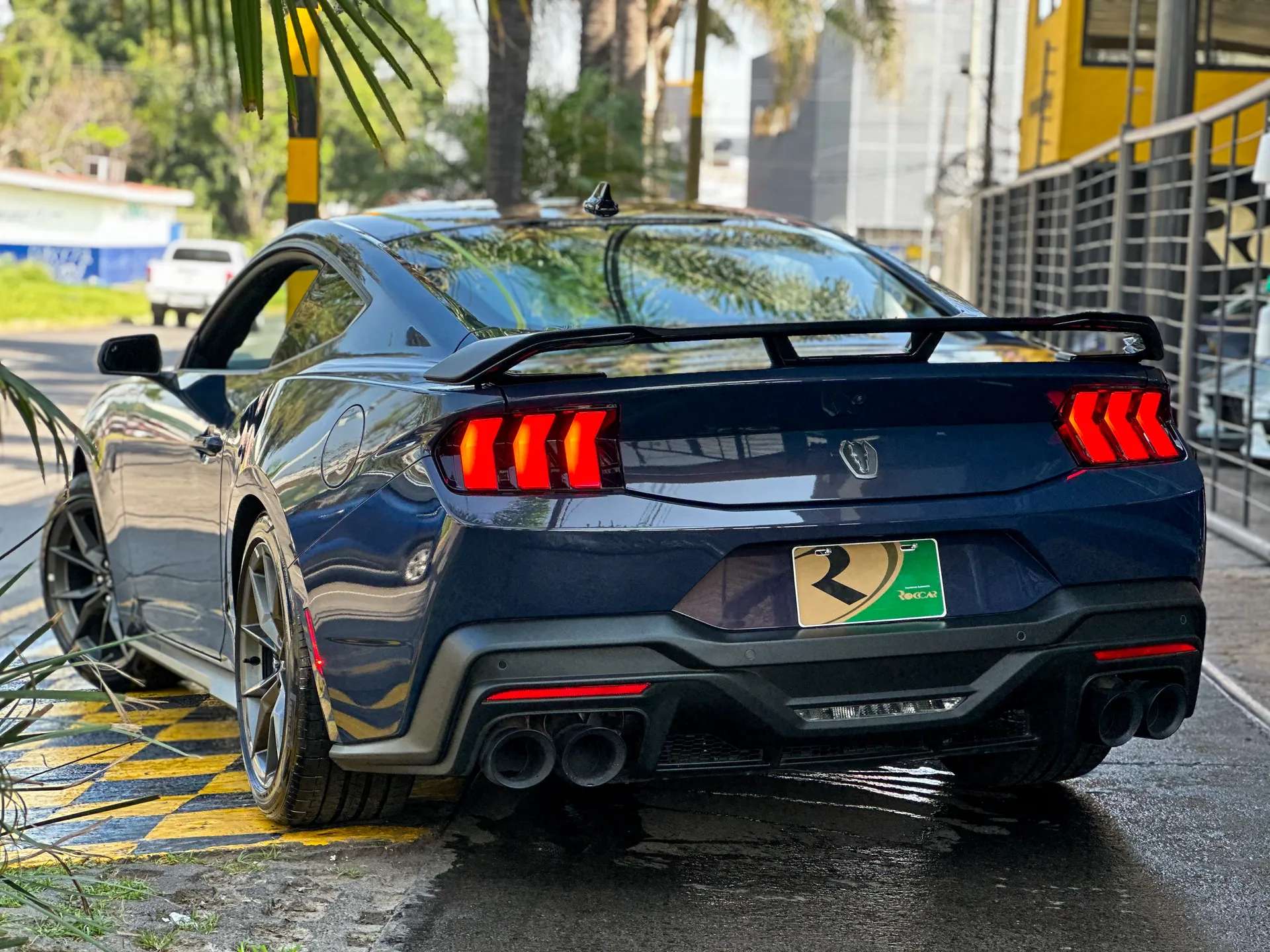 Car image 9