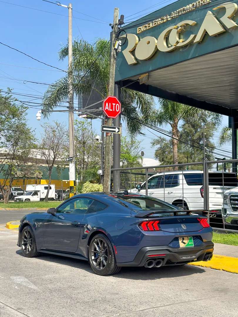 Car image 13