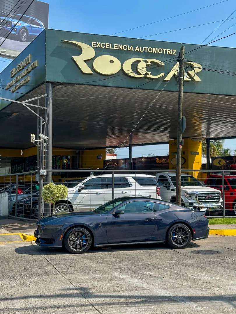 Car image 14