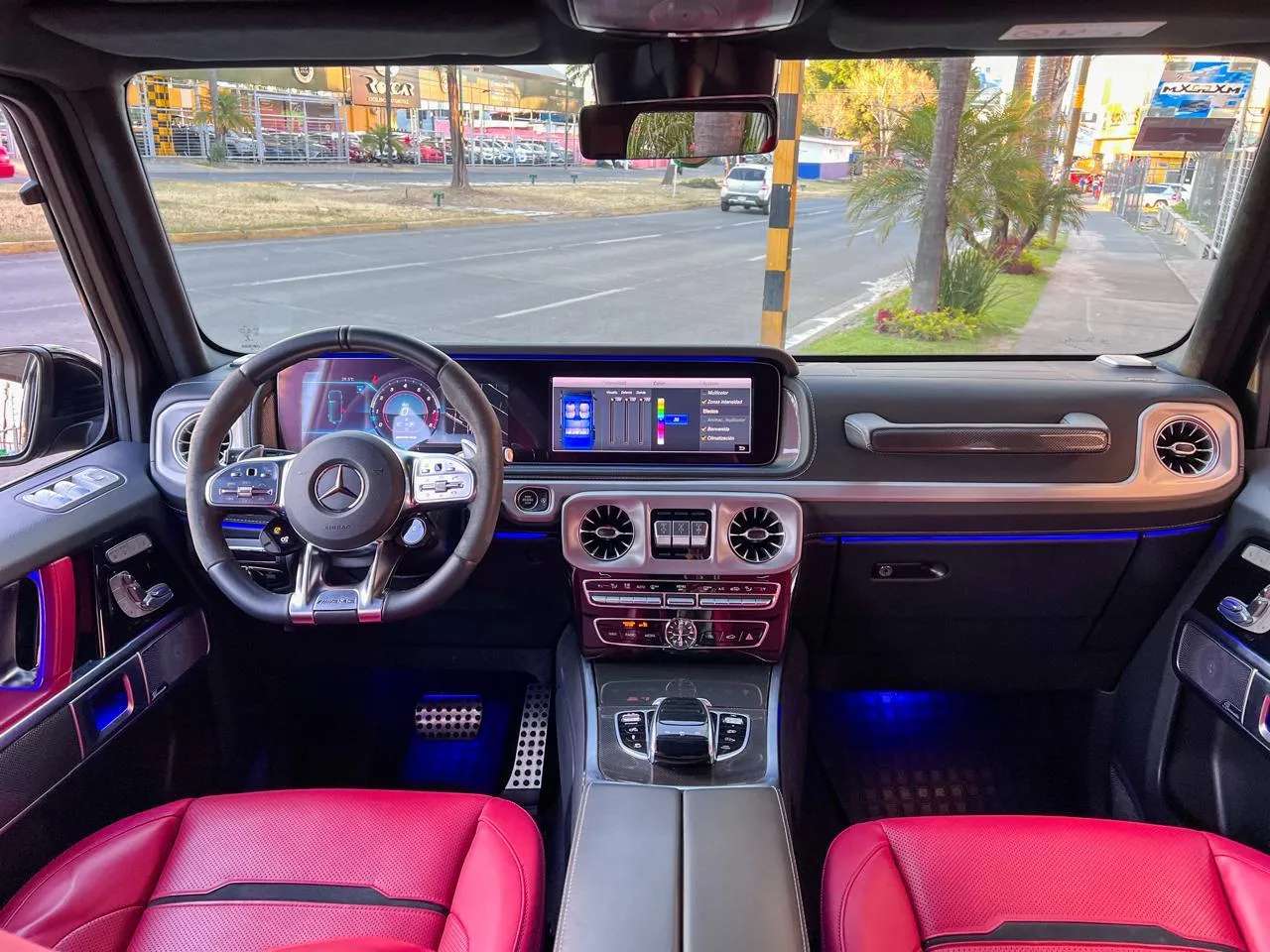 Car image 12